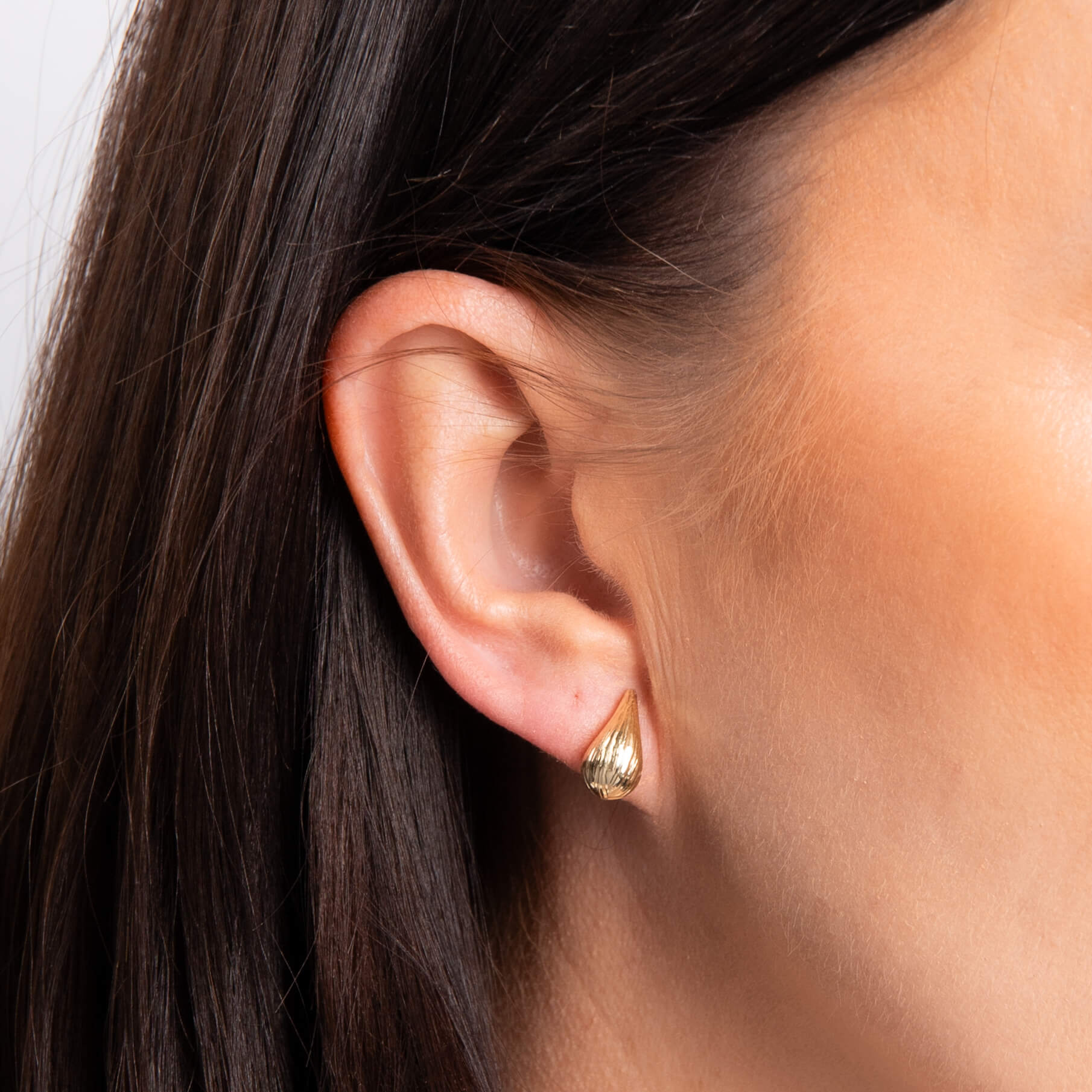 Gecko Jewellery 9ct Yellow Gold Ridged Teardrop Stud Earrings