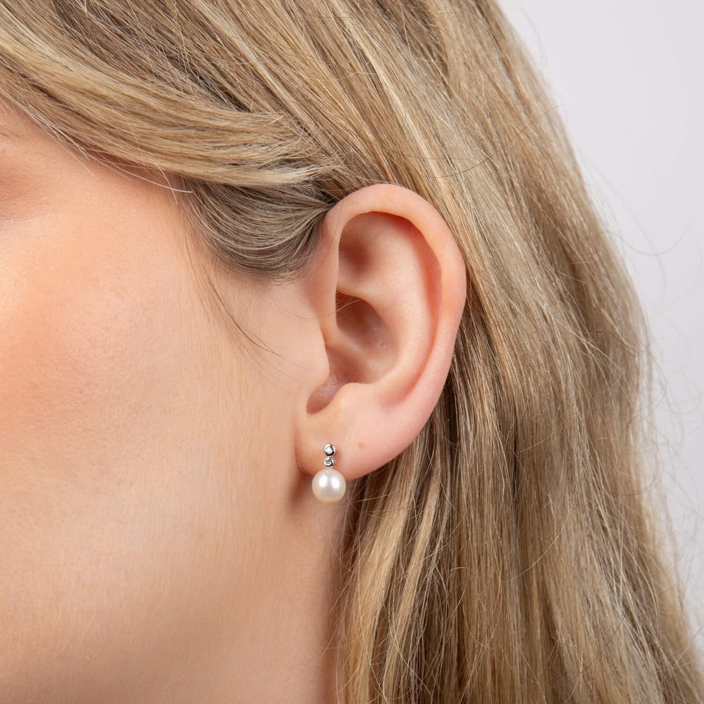Gecko Freshwater Pearl and Diamond Earrings in 9ct Gold – Neutral Tones