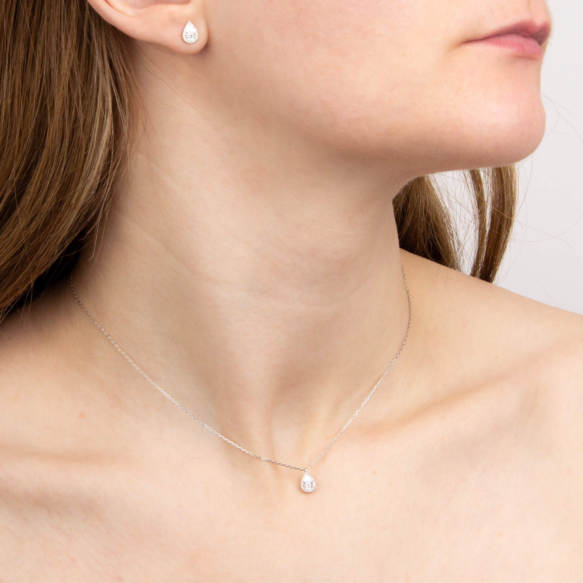 Gecko Jewellery 9ct Gold Diamond Cut Teardrop Necklace with Diamonds