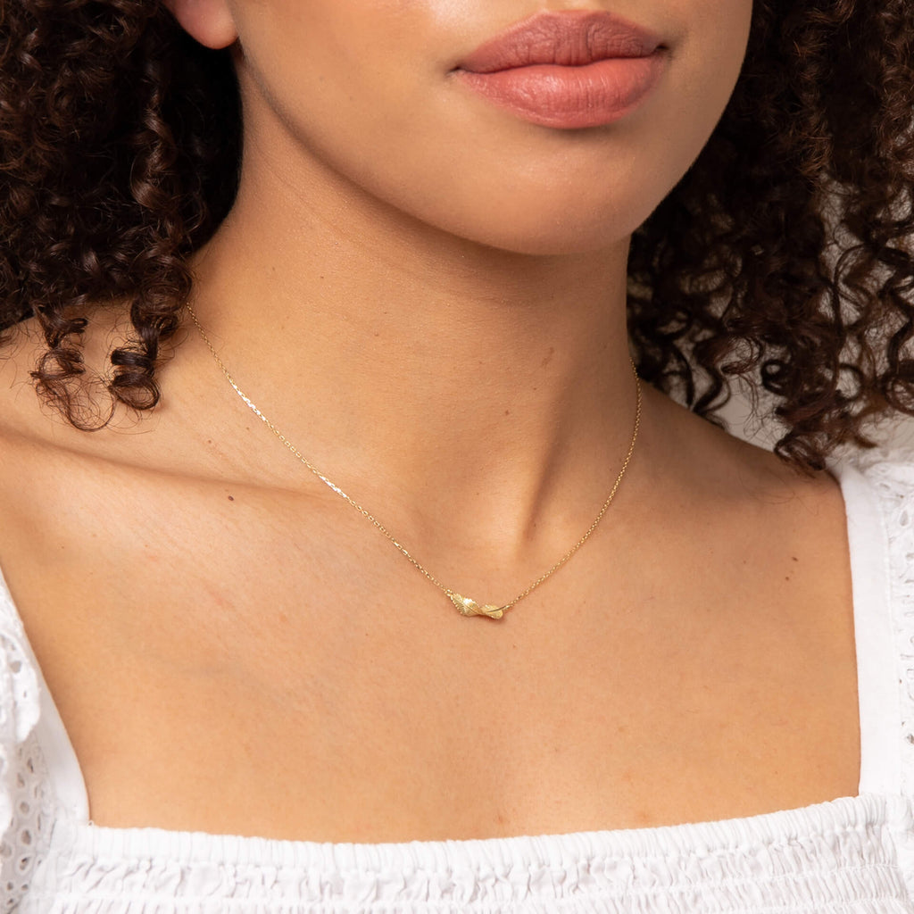 Gecko Jewellery 9ct Gold Twist Leaf Necklace – Minimalist Nature Design