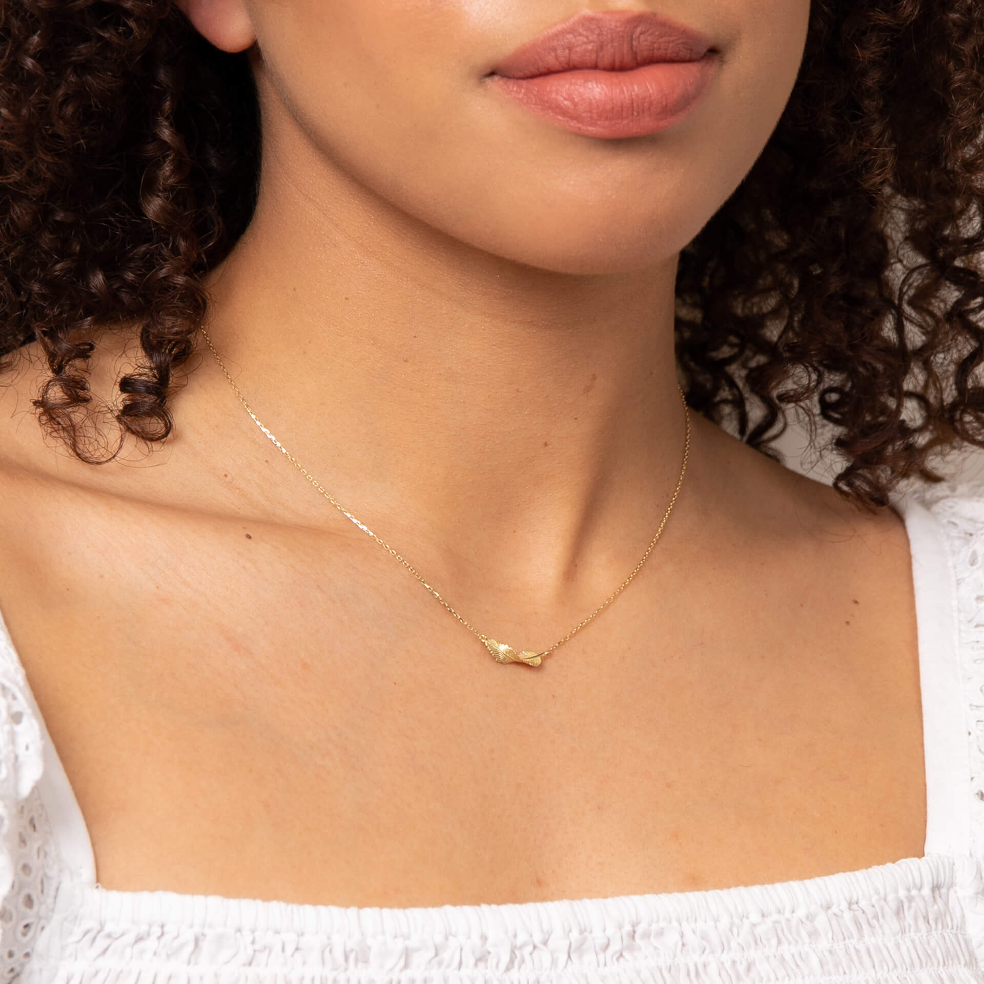 Gecko Jewellery 9ct Gold Twist Leaf Necklace – Minimalist Nature Design