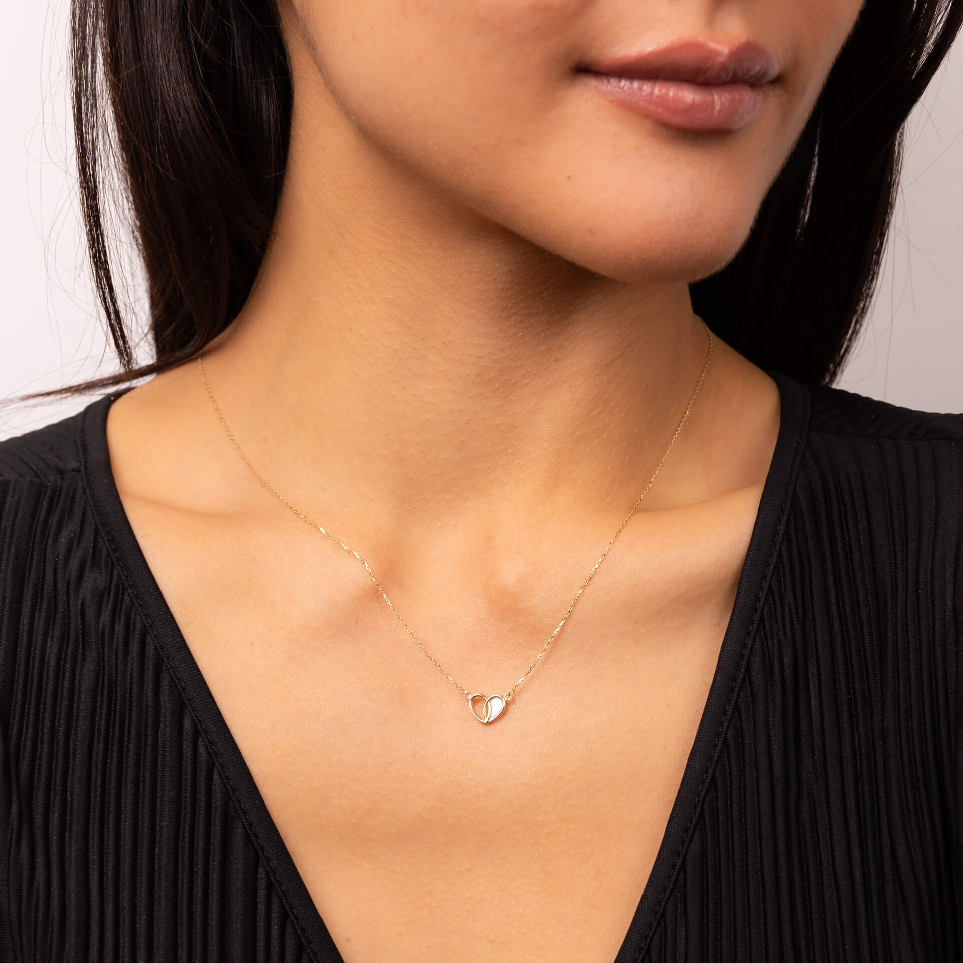 Gecko Jewellery 9ct Yellow Gold Heart Necklace with Mother of Pearl