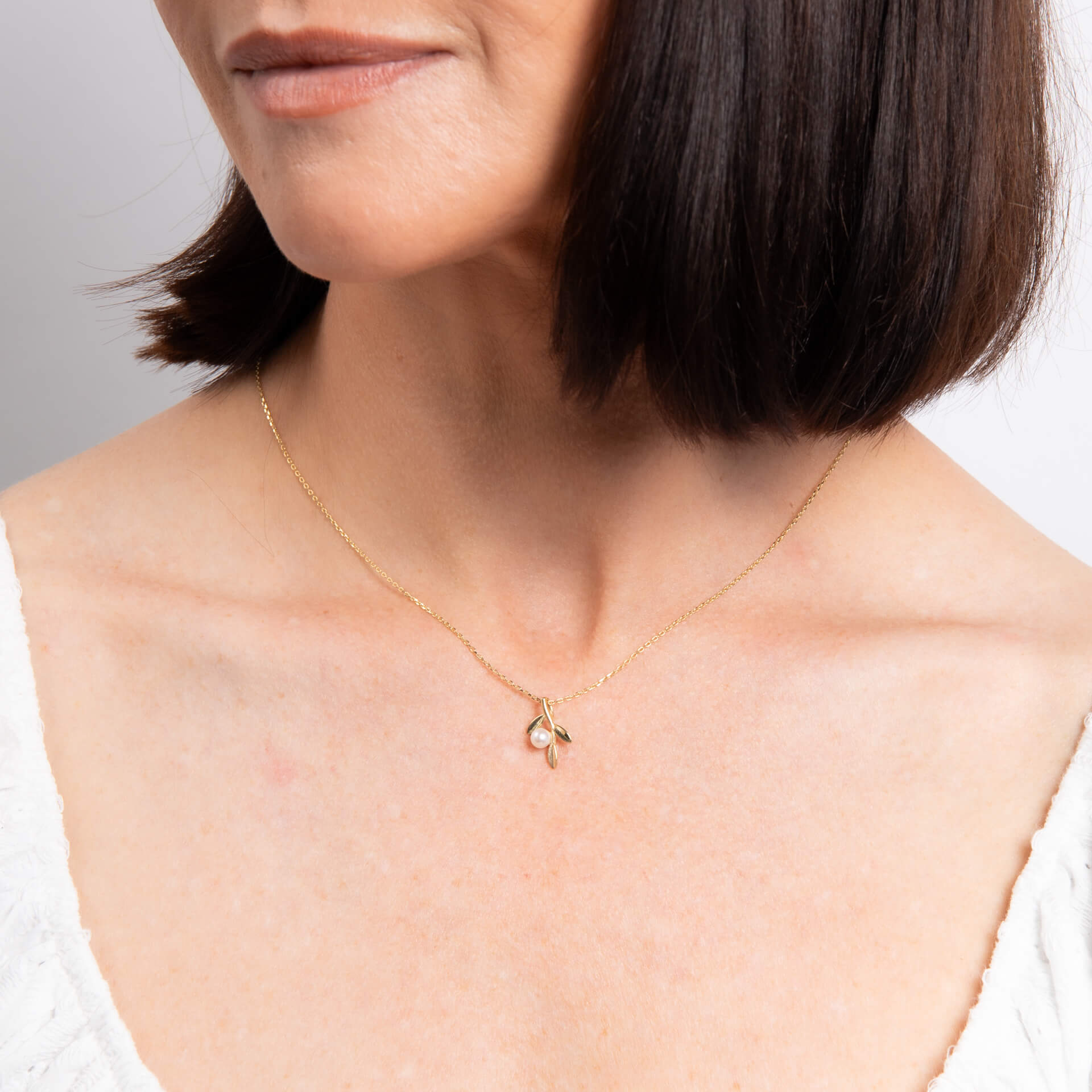 Gecko Jewellery Willow Necklace – 9ct Yellow Gold with Lustrous Pearl