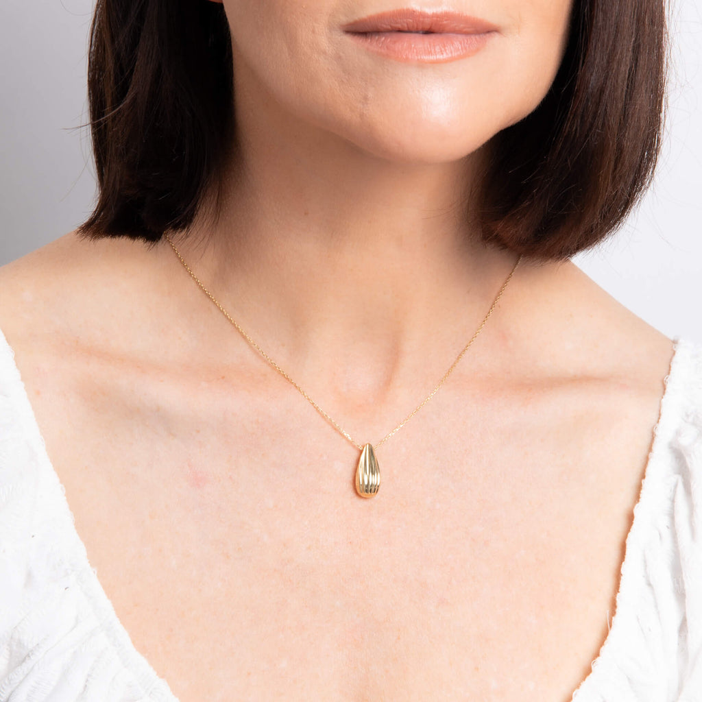 Gecko Jewellery Ridged Teardrop Necklace – Polished 9ct Yellow Gold