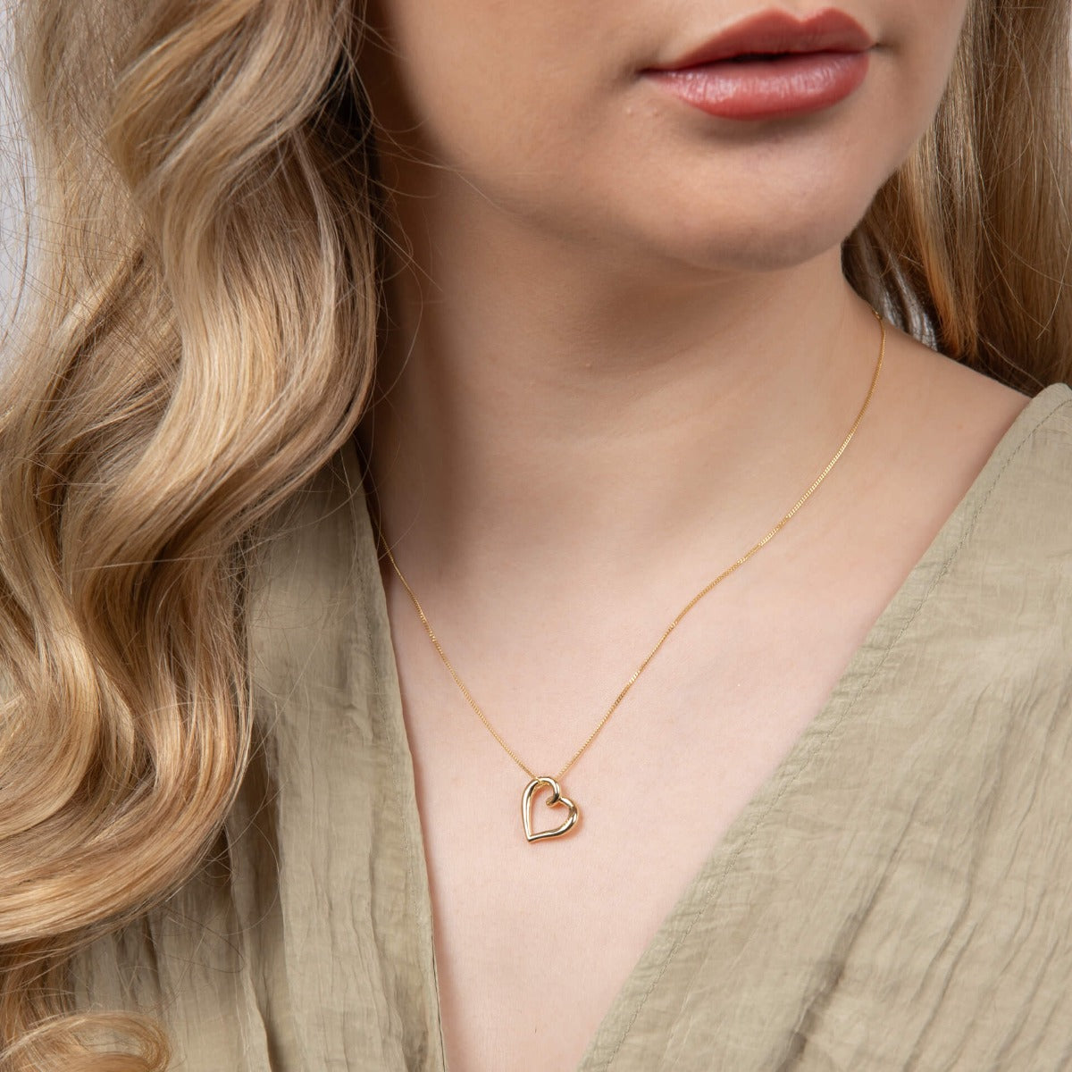 Gecko Jewellery Organic Heart Pendant – 9ct Gold Modern Classic Necklace