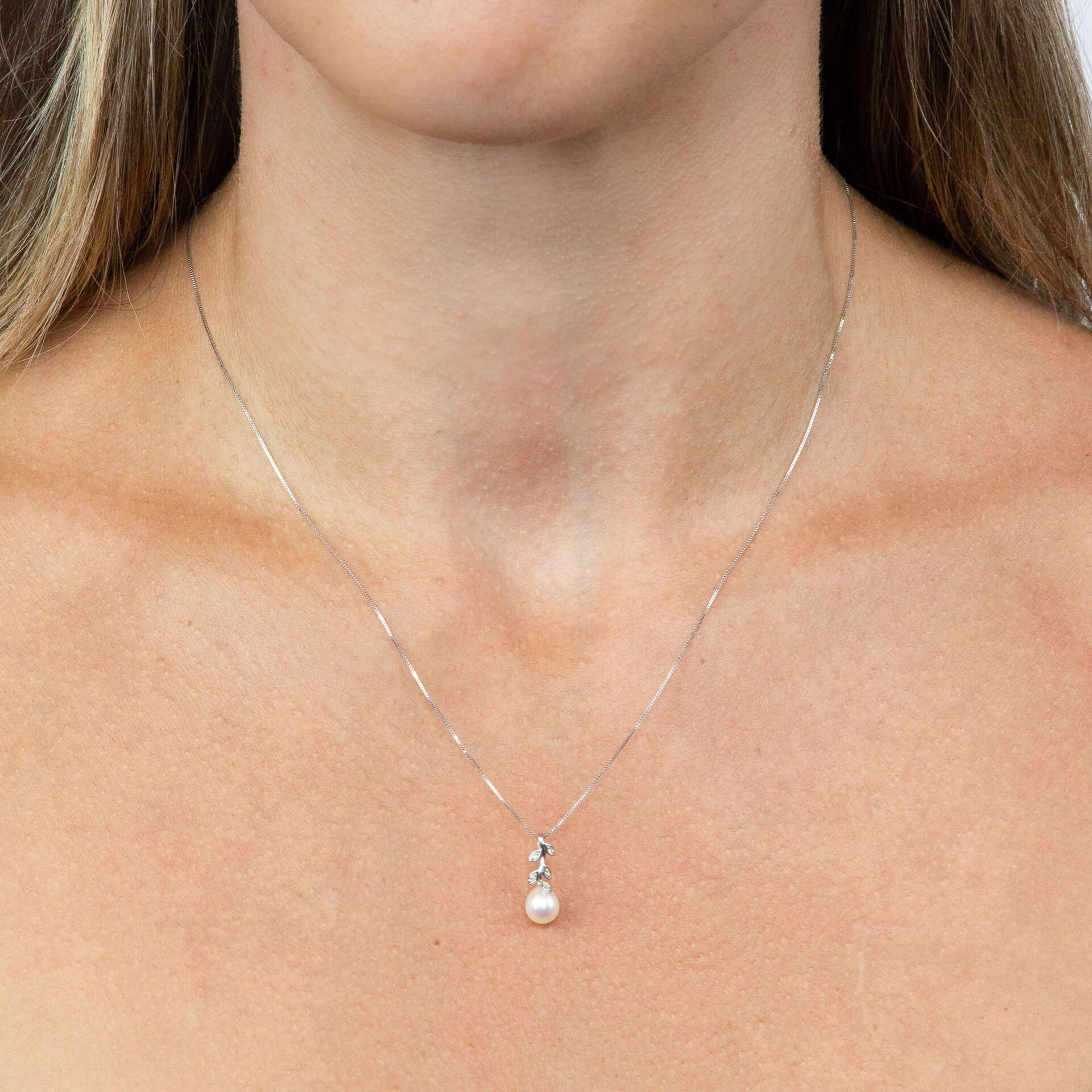 Gecko Jewellery White Gold Freshwater Pearl and Diamond Vine Pendant