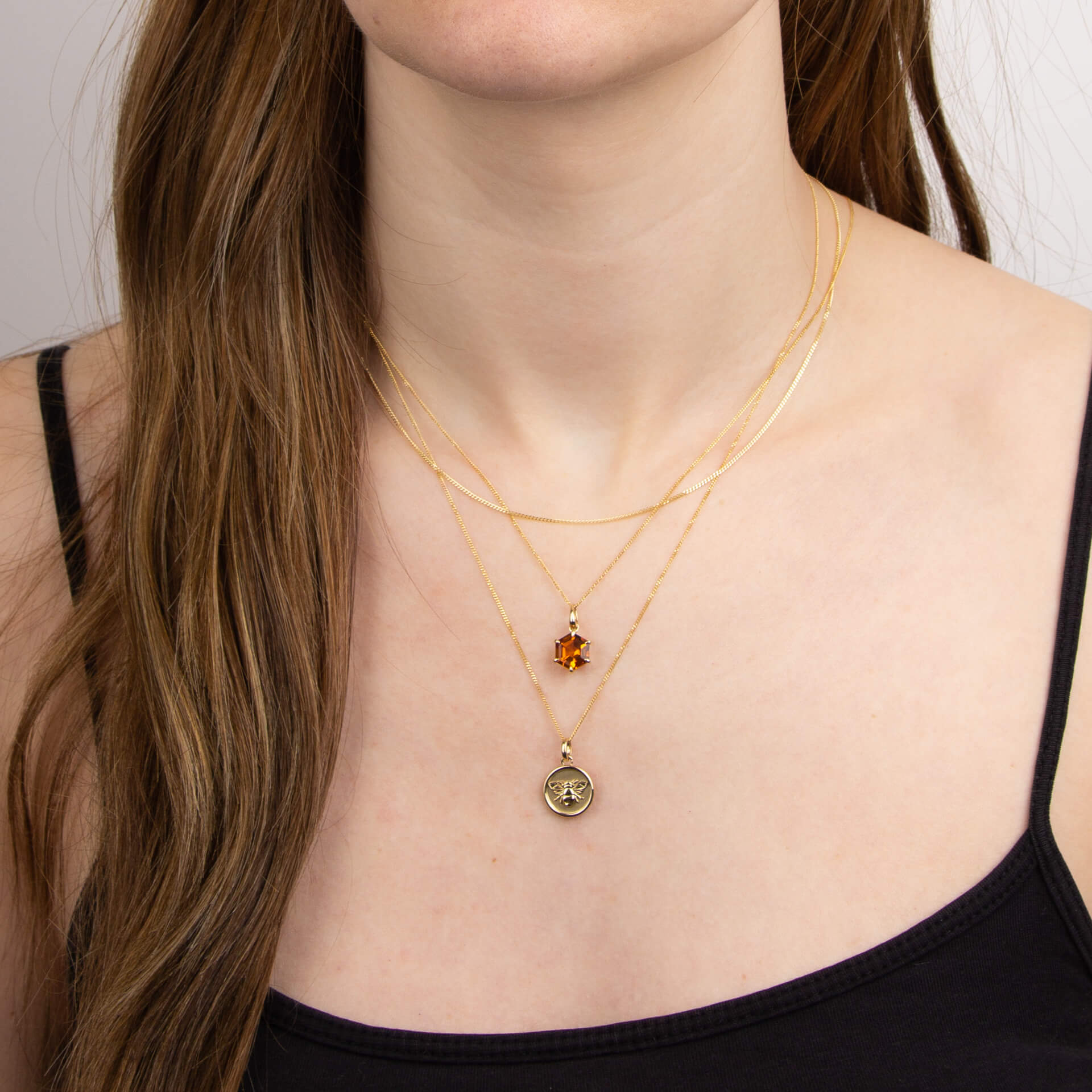 Gecko Jewellery 9ct Gold Bee Medallion Pendant - Engravable Necklace