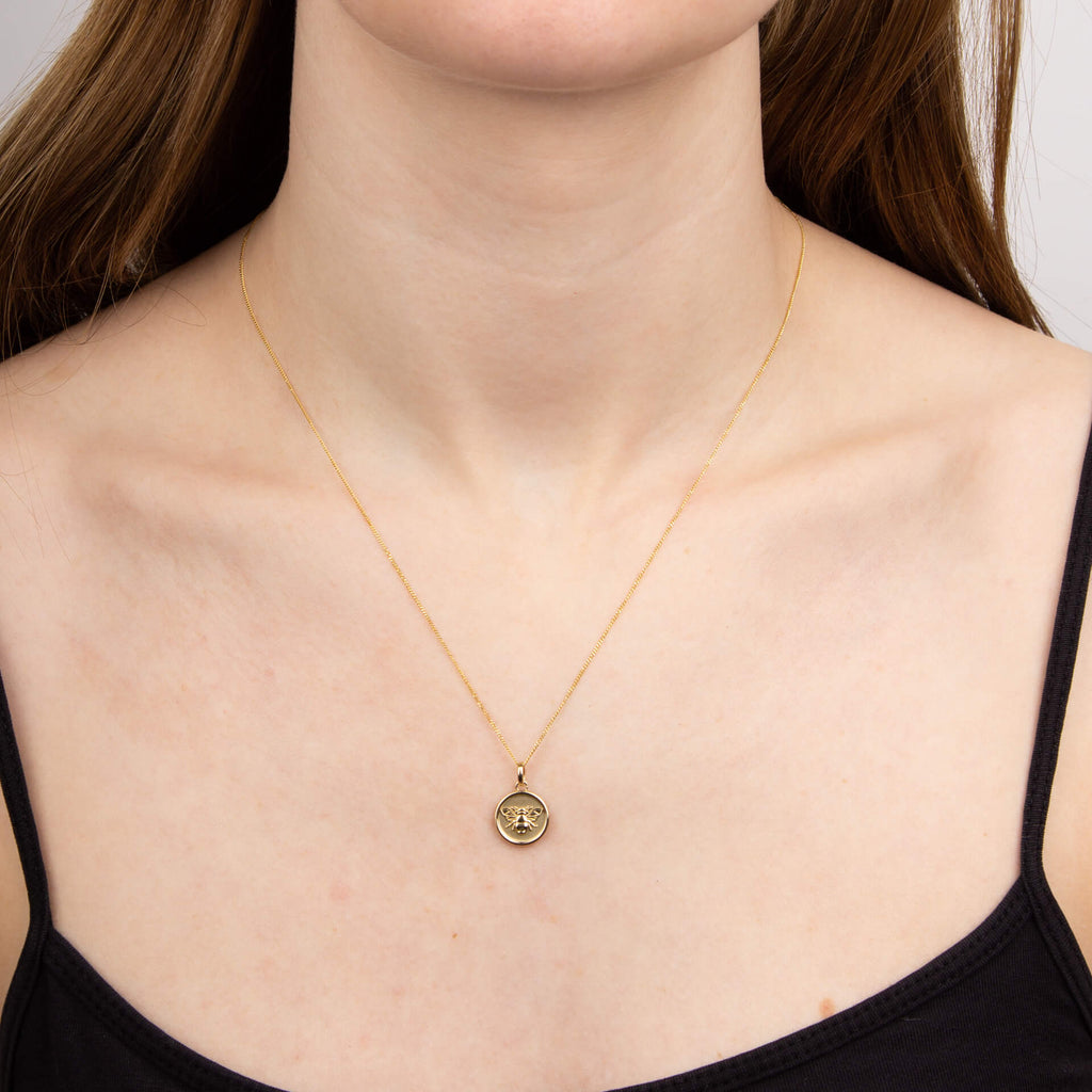 Gecko Jewellery 9ct Gold Bee Medallion Pendant - Engravable Necklace