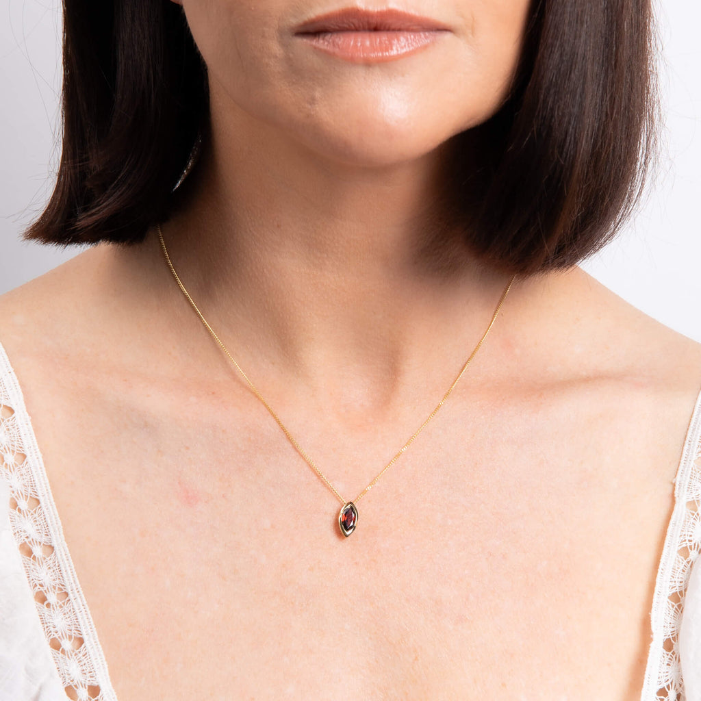 Gecko Jewellery Marquise Garnet Pendant – 9ct Gold Twisted Setting