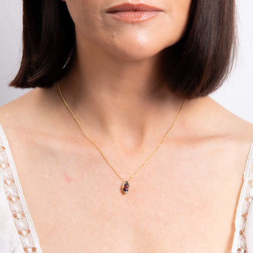 Gecko Jewellery Marquise Garnet Pendant – 9ct Gold Twisted Setting
