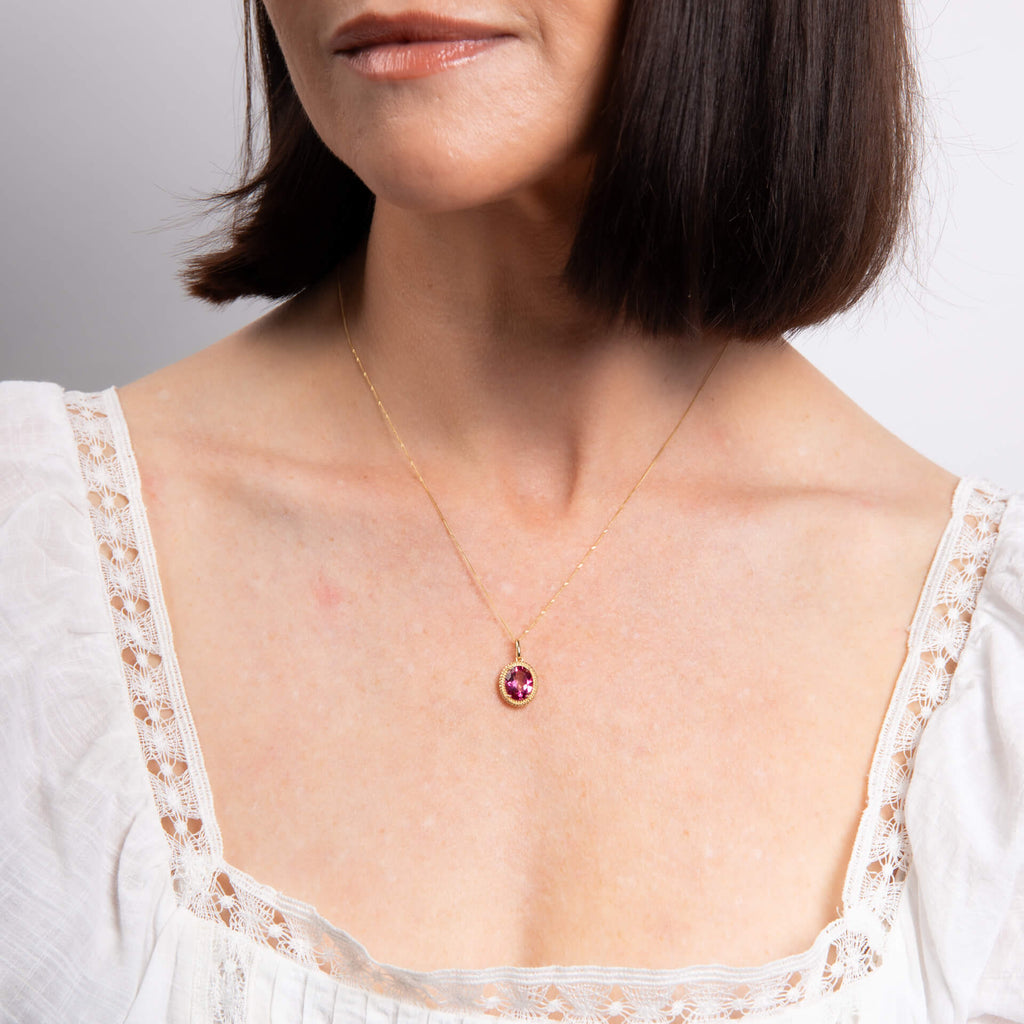 Gecko Jewellery 9ct Gold Oval Cut Pink Topaz Pendant – Vintage Style
