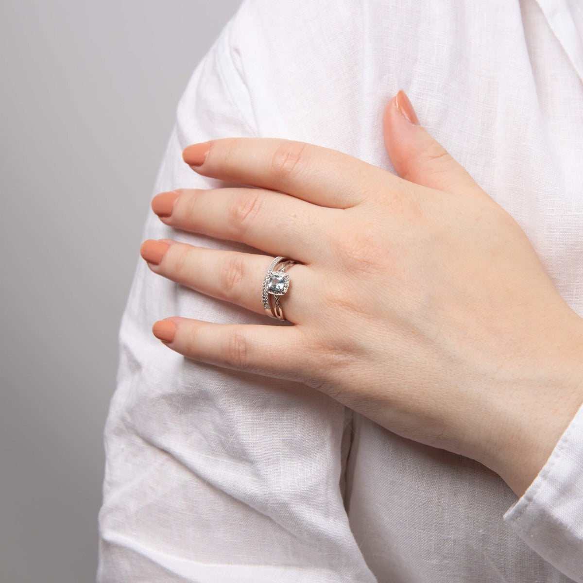 Gecko Jewellery 9ct Gold Semi-Precious Twist Ring with Diamonds