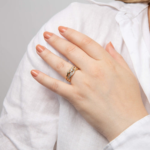 Gecko Jewellery Plaited Ring – 9ct Gold with Pave Diamonds