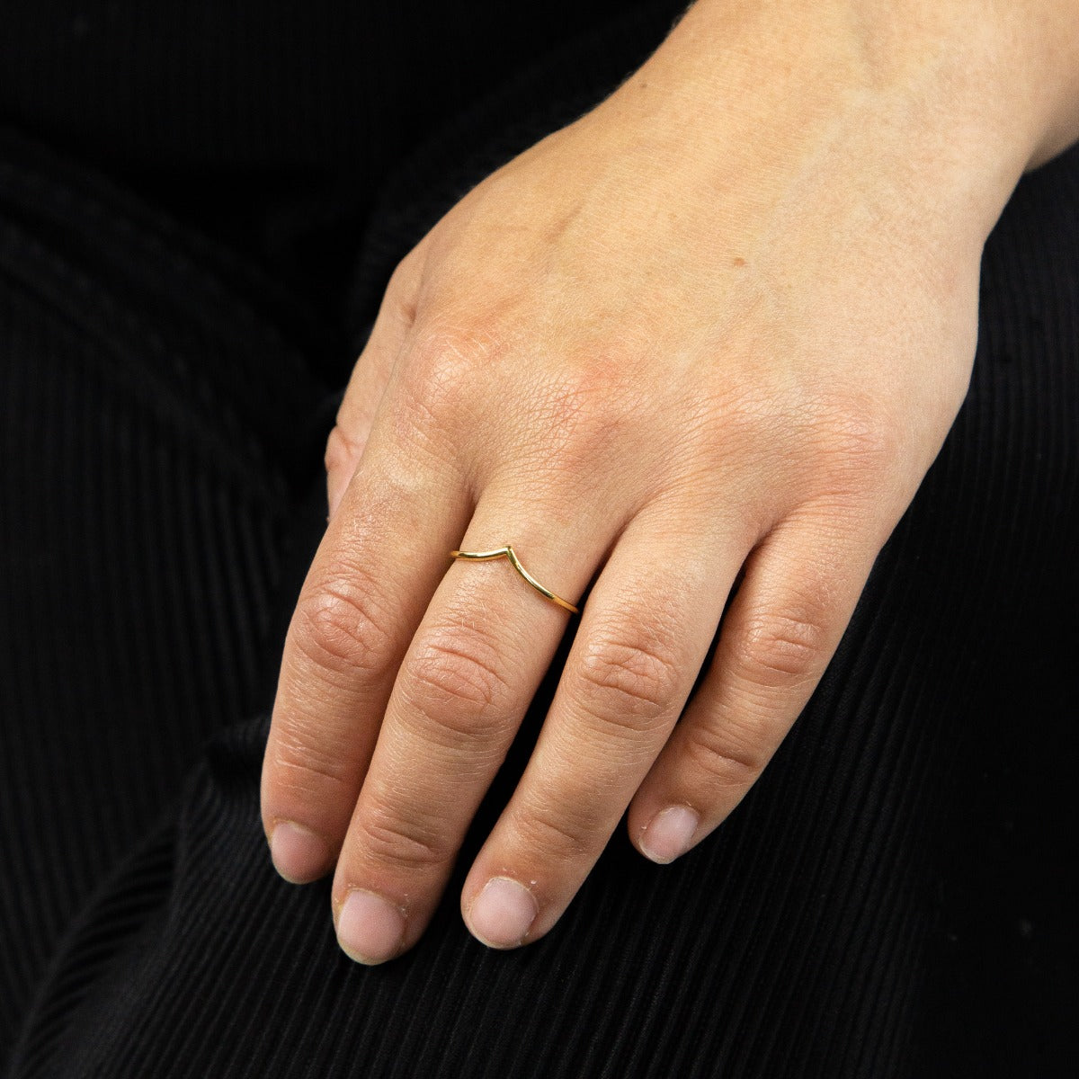 Gecko Jewellery V Shape Stacking Ring – 9ct Gold Band for Women