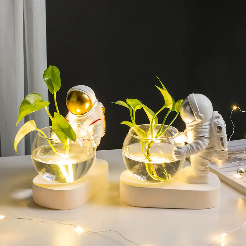 Creative Astronaut & Diver Hydroponic Glass Vase – Modern Home Decor