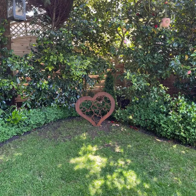 Rustic Warehouse Norfolk Large Metal Heart Garden Sculpture – 85cm