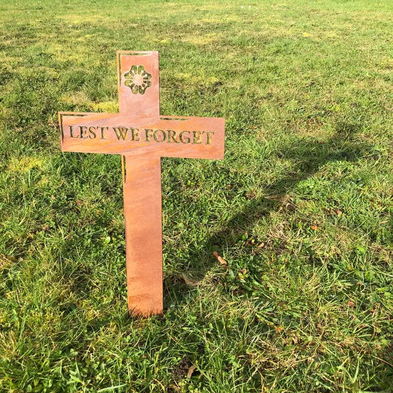 Lest We Forget Metal Cross Garden Decoration | Rusty Steel Memorial