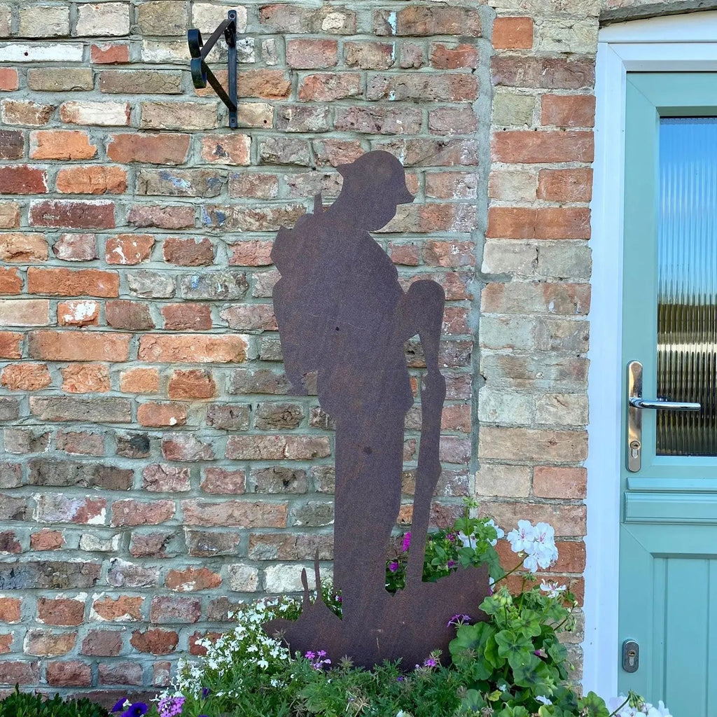 Rustic Metal Soldier Garden Statue | Steel Remembrance Ornament - RWN