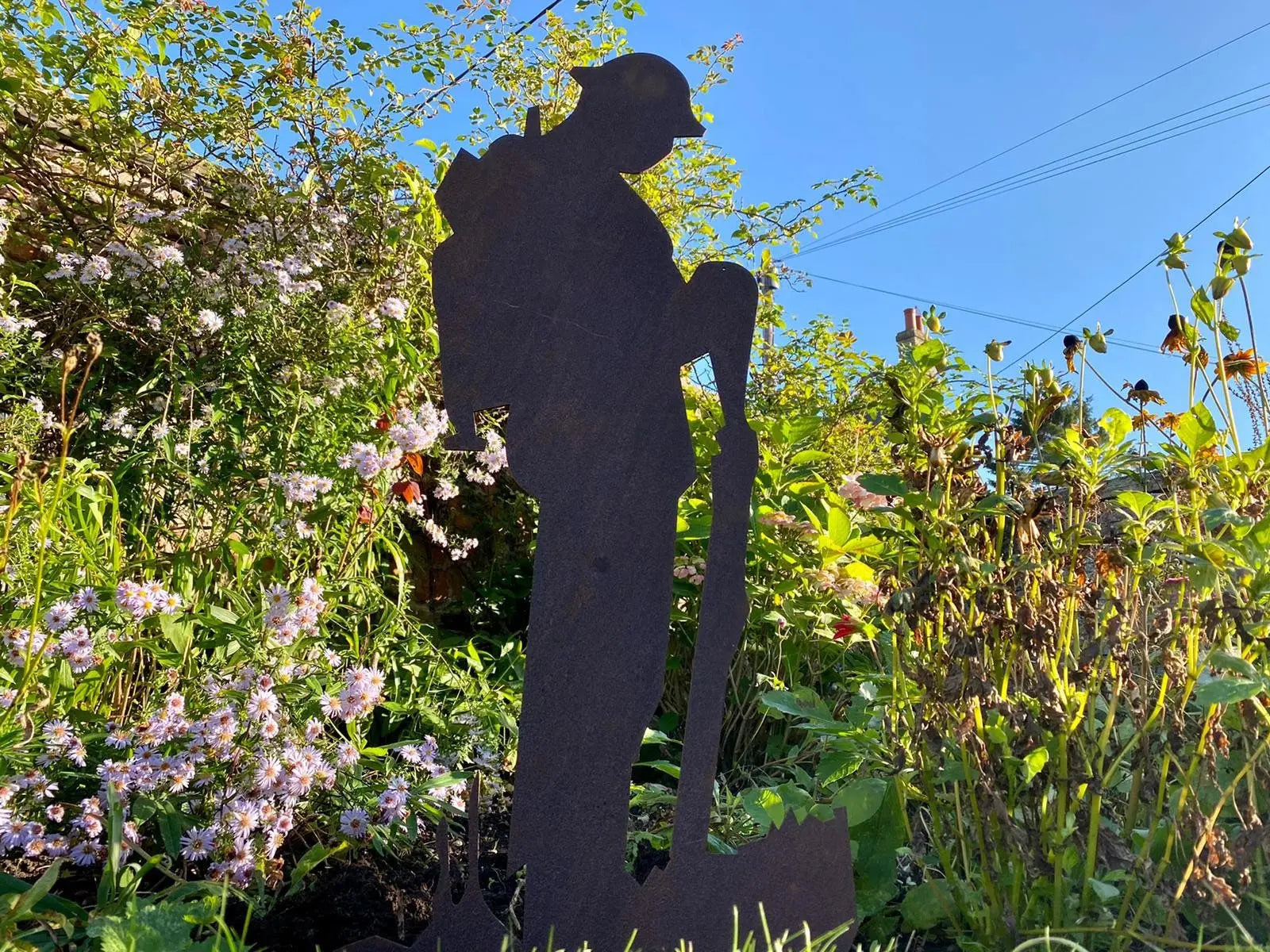 Rustic Metal Soldier Garden Statue | Steel Remembrance Ornament - RWN