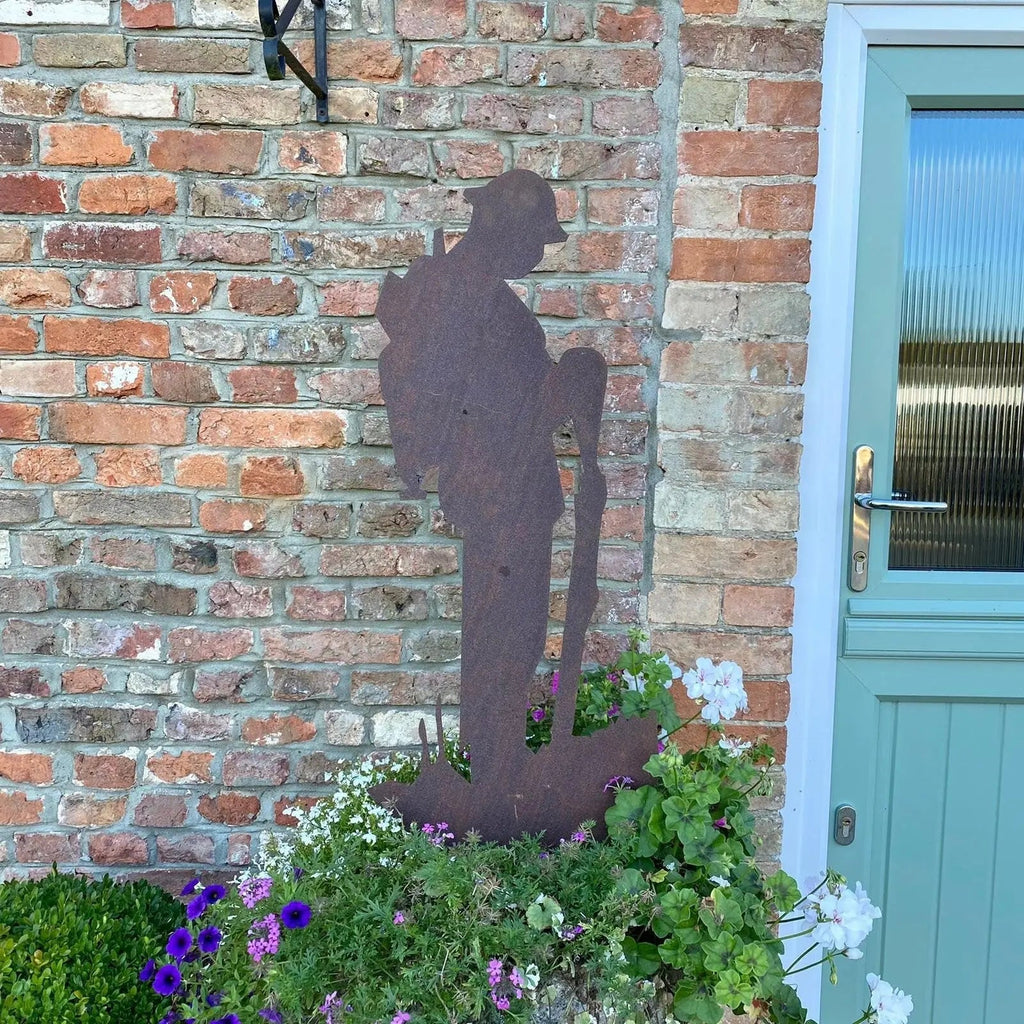 Rustic Metal Soldier Garden Statue | Steel Remembrance Ornament - RWN