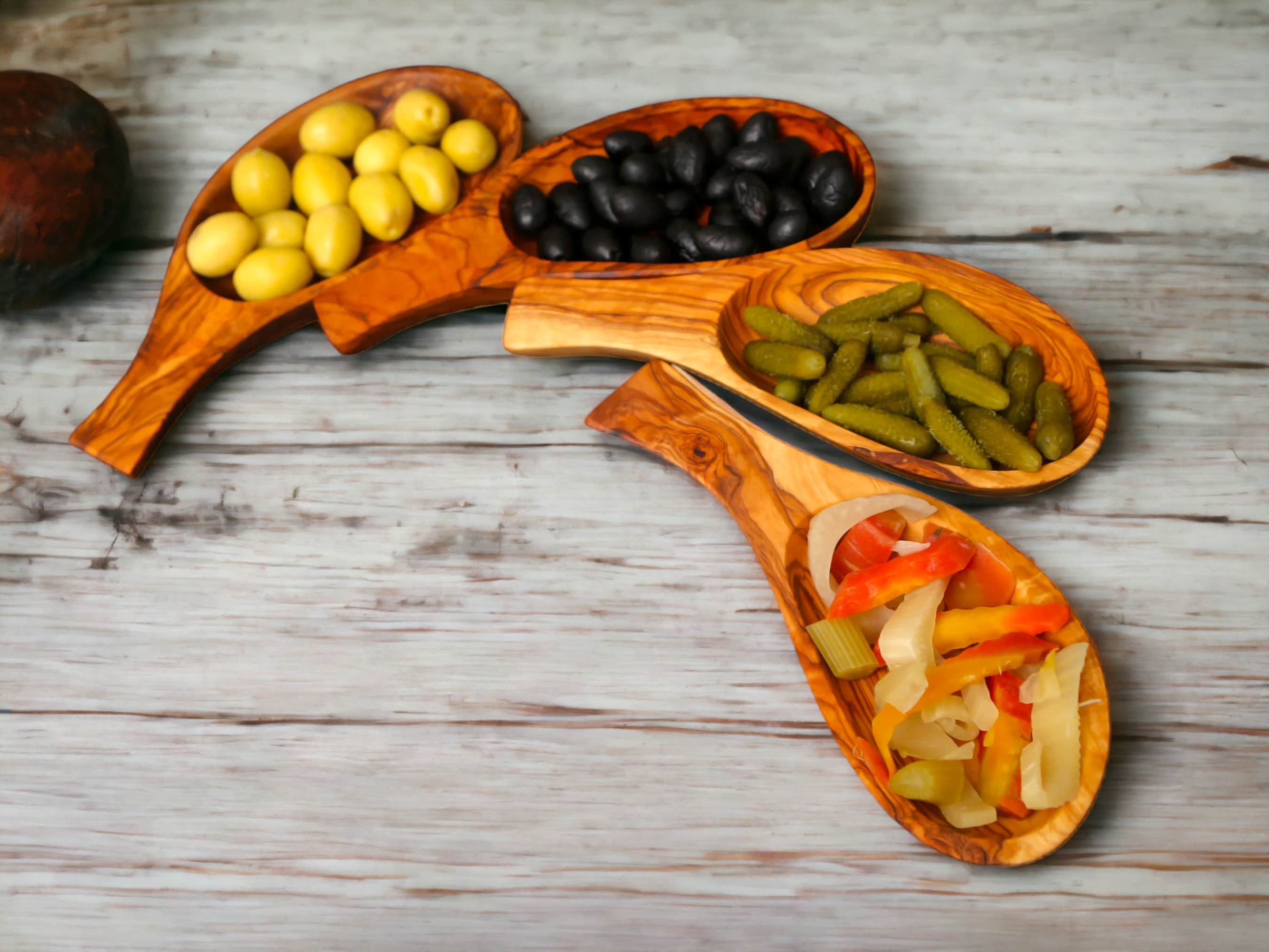 Handcrafted Olive Wood Serving Scoop & Appetizer Dish (20x8x3 cm) | Natural Rustic Grain