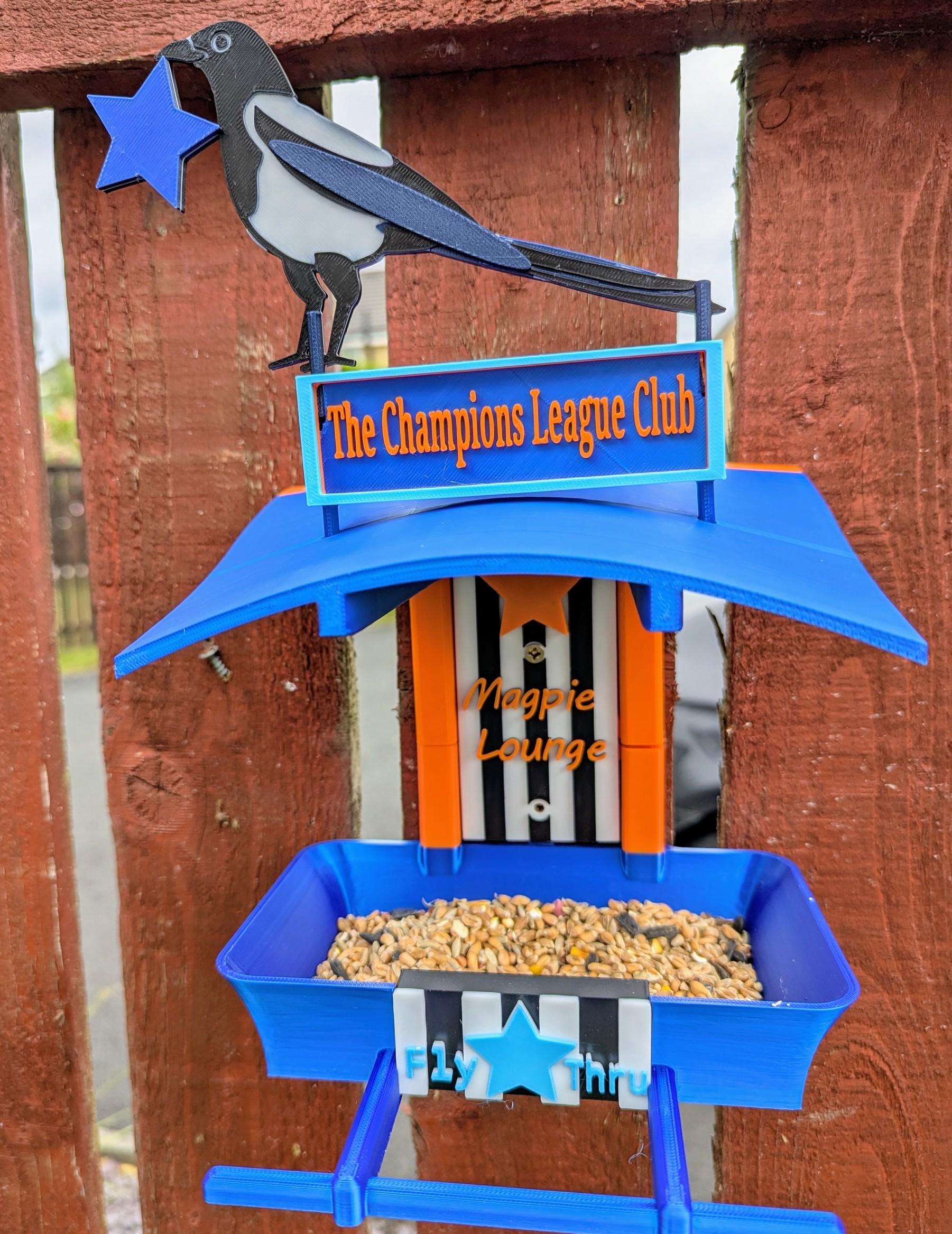 Newcastle United Bird Feeding Station – Champions League Edition