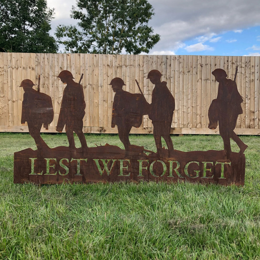 Lest We Forget Soldier Garden Scene – Rusty Metal Memorial Decor