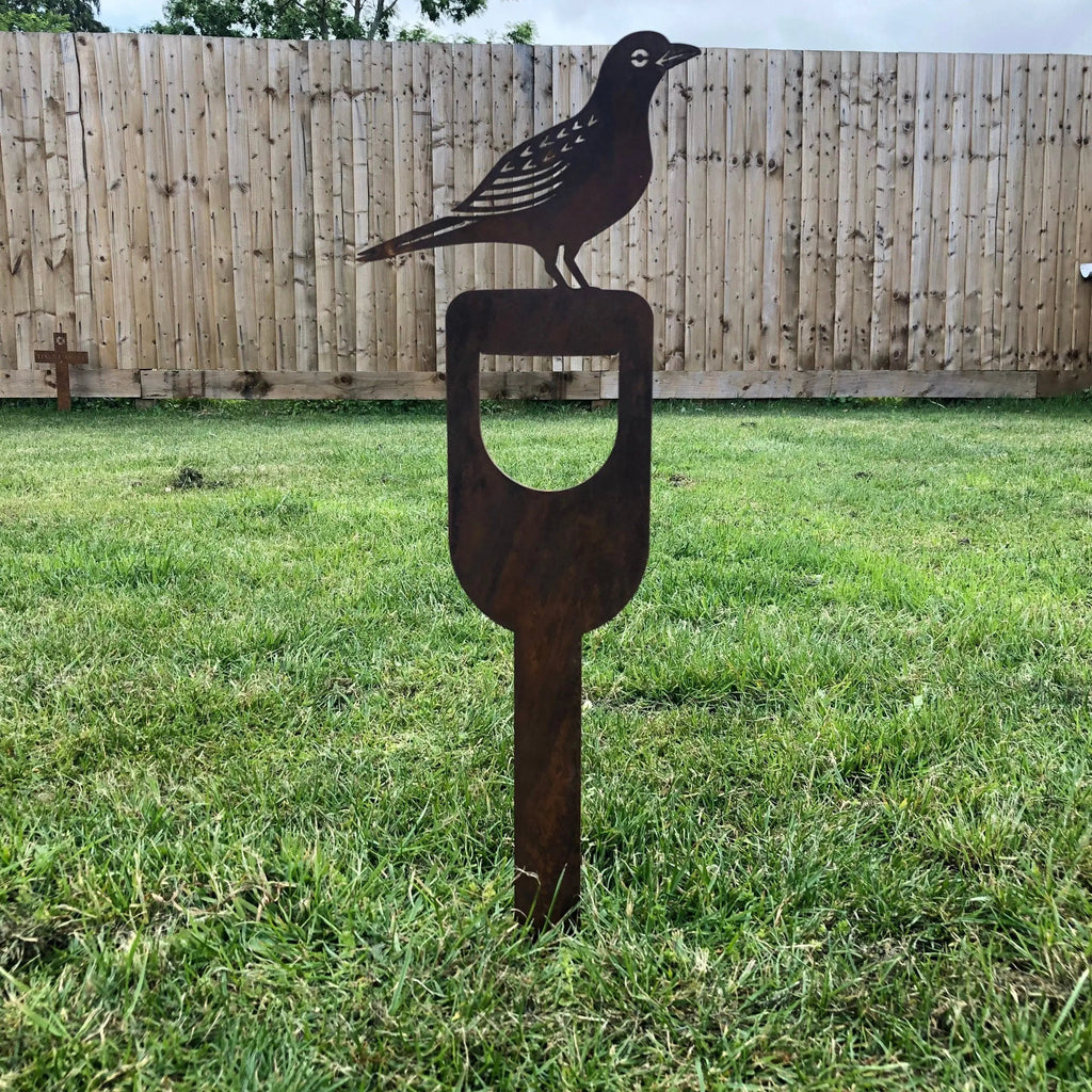 Rustic Metal Blackbird on a Spade Garden Decoration | R.W. Norfolk