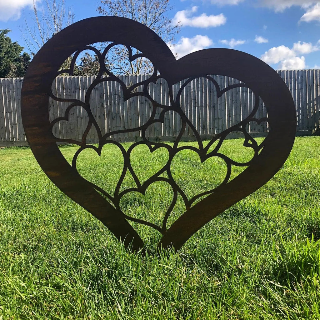 Rustic Warehouse Norfolk Large Metal Heart Garden Sculpture – 85cm
