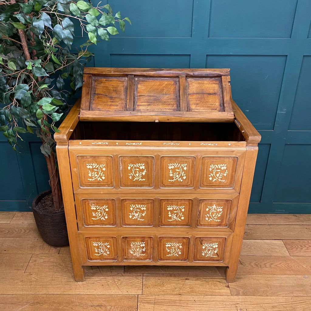 Vintage  Sideboard / Dowry Linen Chest / Chest Of Drawers /Cocktail Cabinet