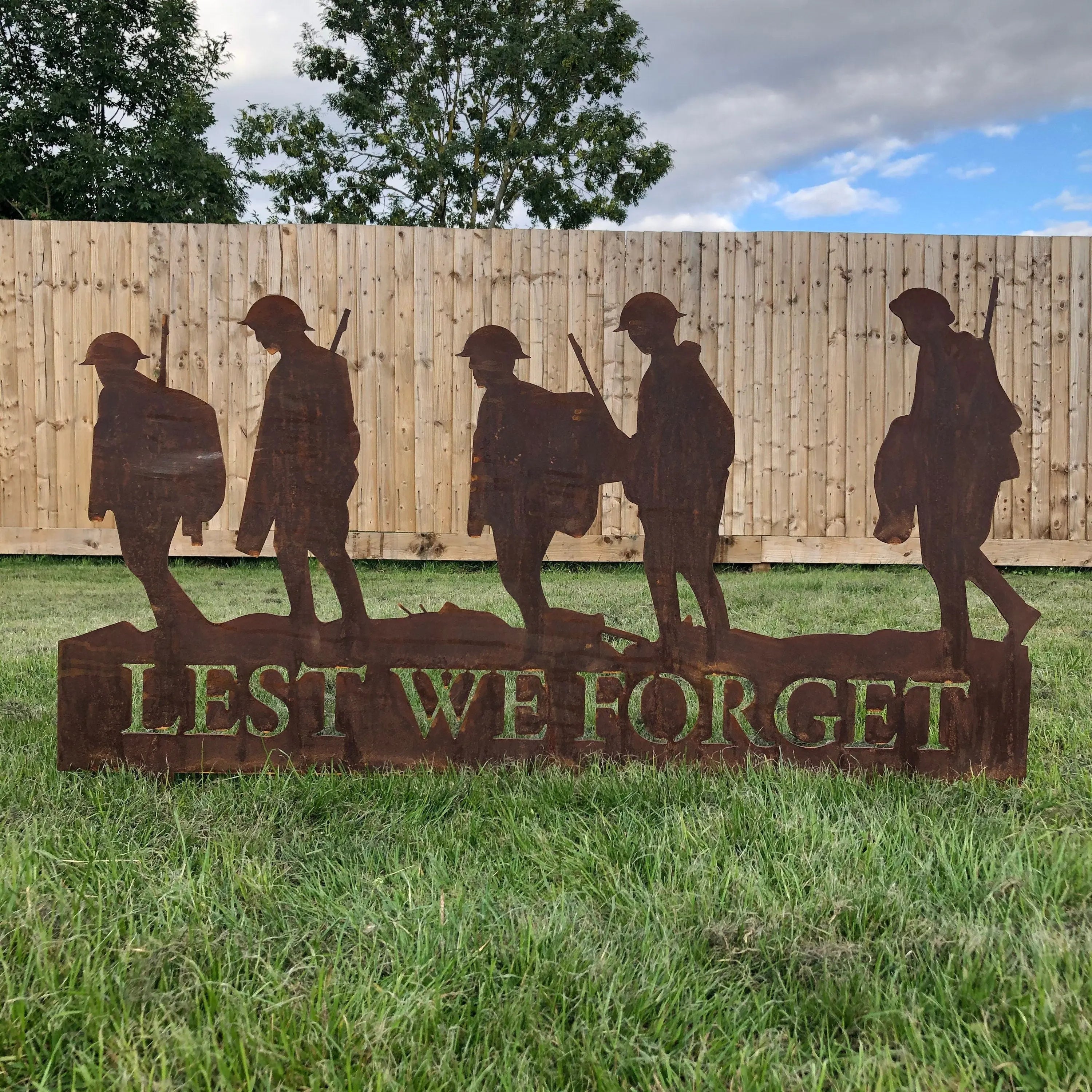 Lest We Forget Soldier Garden Decoration | Rusty Metal Steel Ornament
