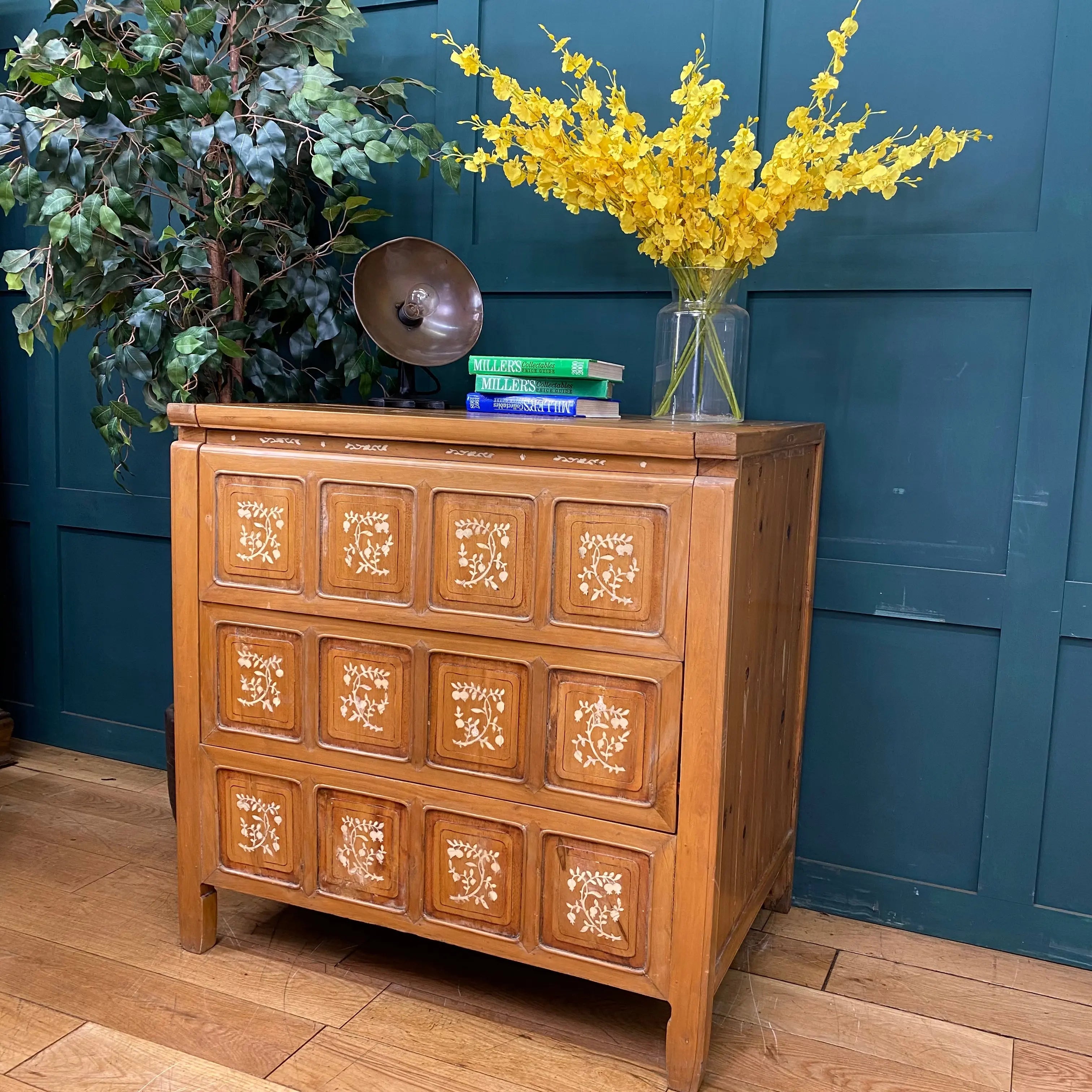 Vintage  Sideboard / Dowry Linen Chest / Chest Of Drawers /Cocktail Cabinet