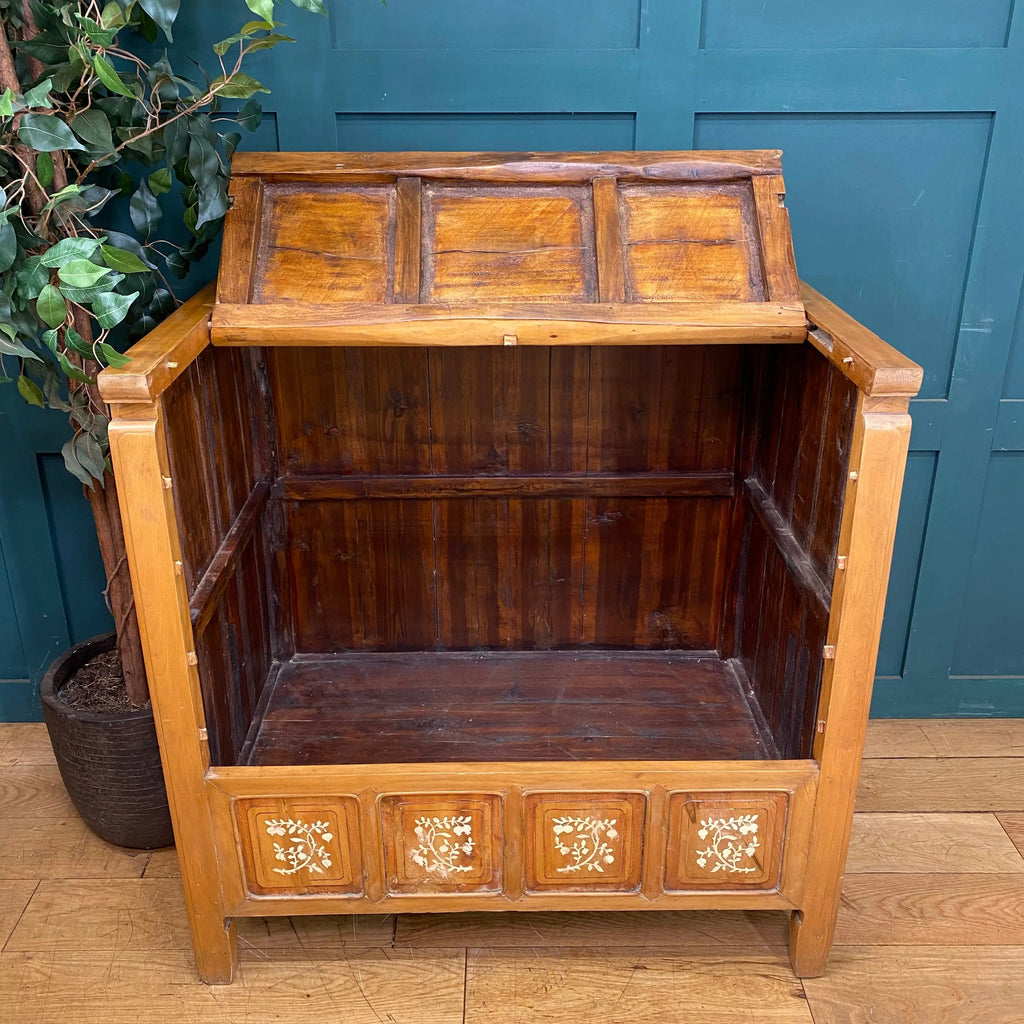 Vintage  Sideboard / Dowry Linen Chest / Chest Of Drawers /Cocktail Cabinet