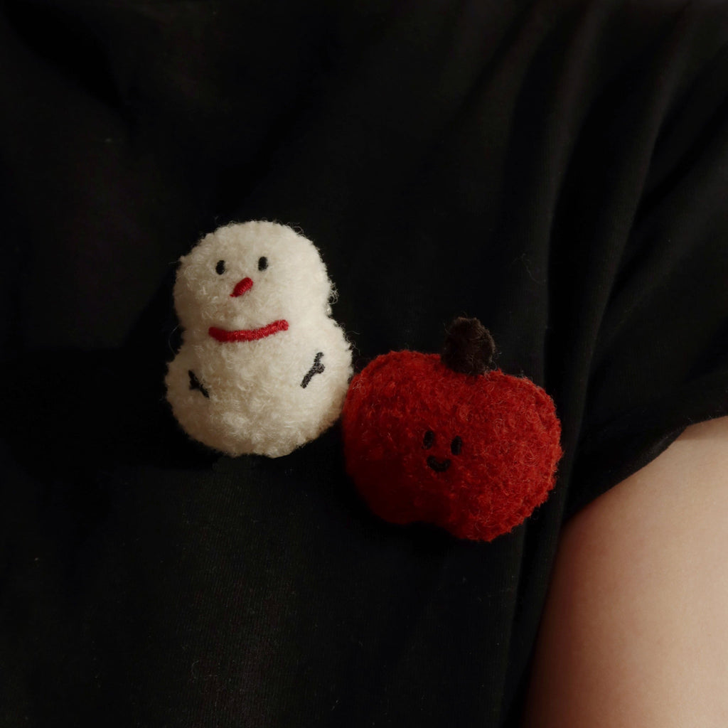 LuLuFun Studio Snowman Woollen Brooch – Handcrafted Kawaii Winter Pin