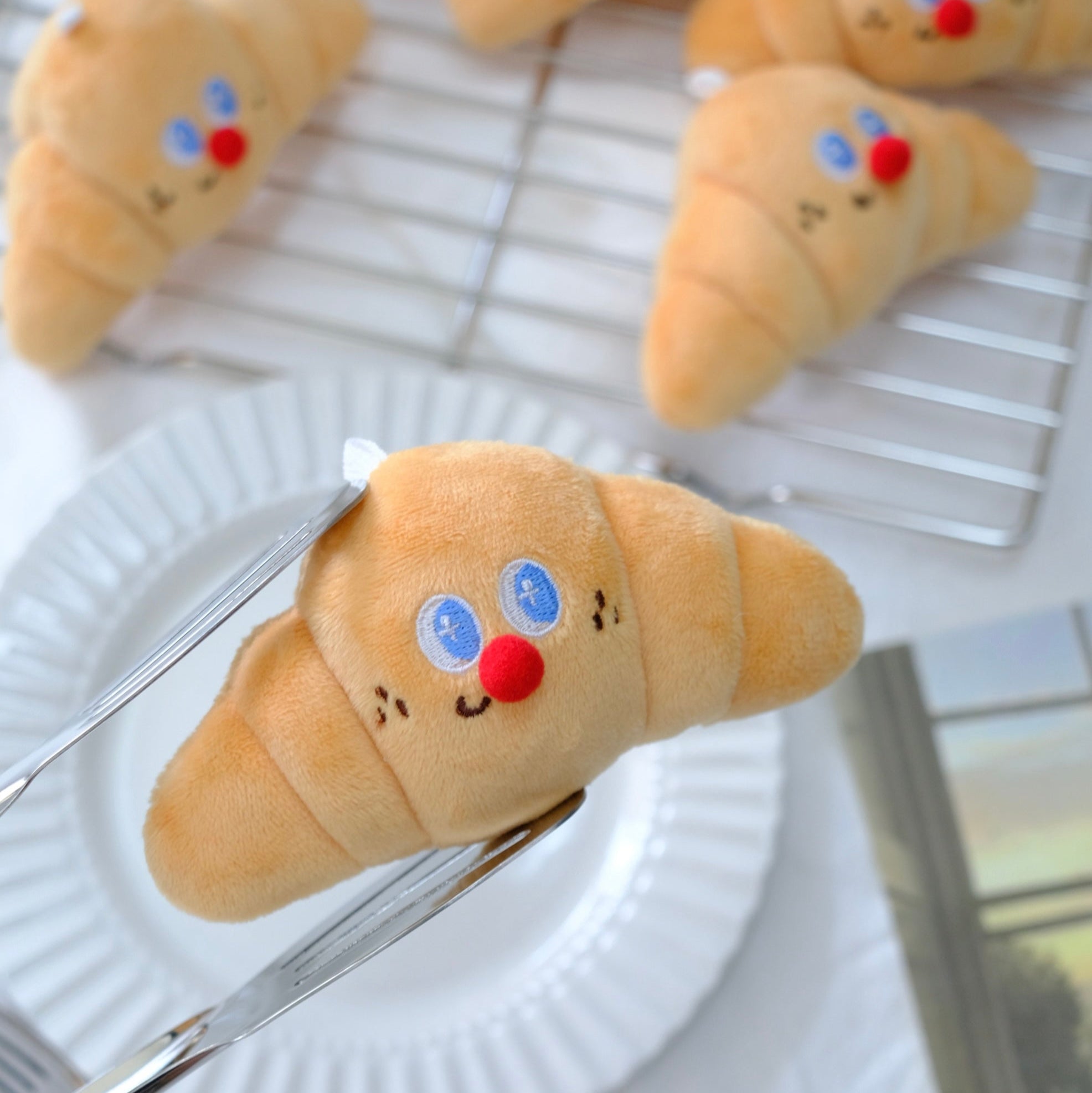 LuLuFun Studio Croissant Plush Keychain – Kawaii Bag Charm & Toy Clip