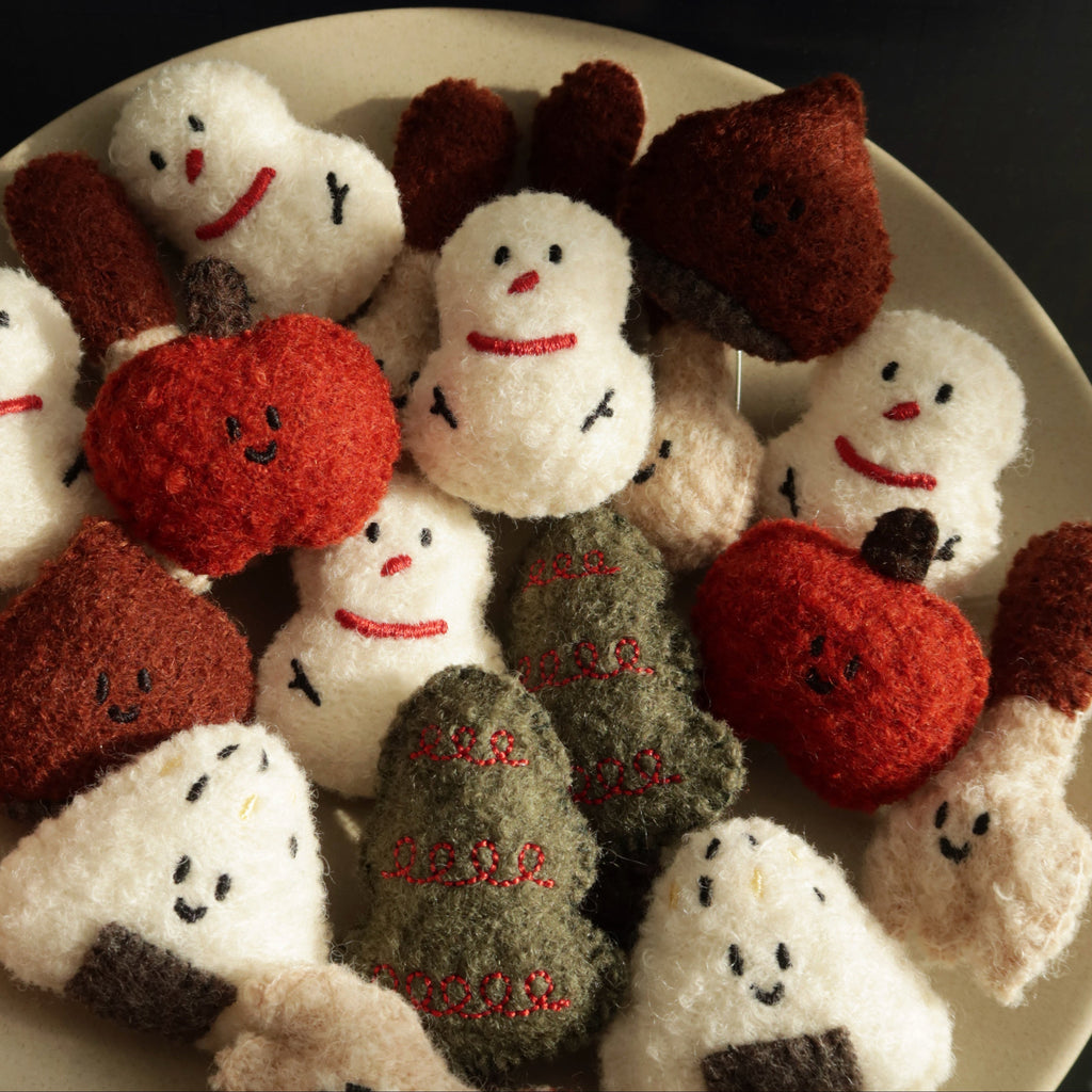 LuLuFun Studio Christmas Tree Wool Brooch – Handmade Kawaii Pin