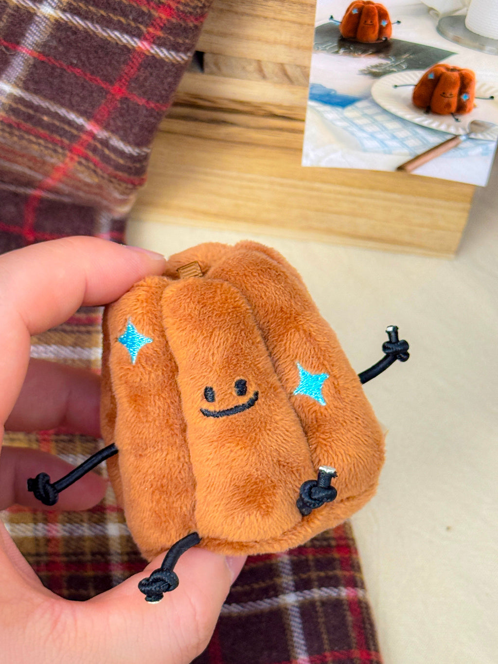 LuLuFun Studio Canelé Bag Charm – Kawaii Bread Plush Toy Keychain