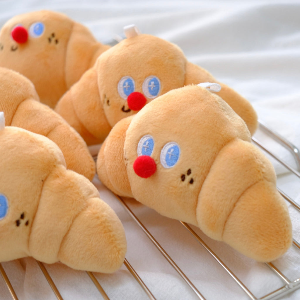 LuLuFun Studio Croissant Plush Keychain – Kawaii Bag Charm & Toy Clip
