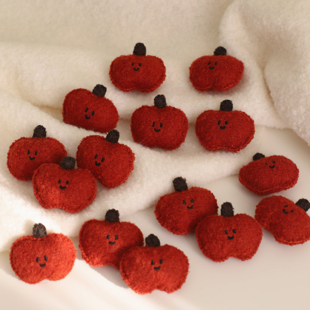 LuLuFun Studio Apple Woollen Brooch – Handcrafted Kawaii Fruit Pin