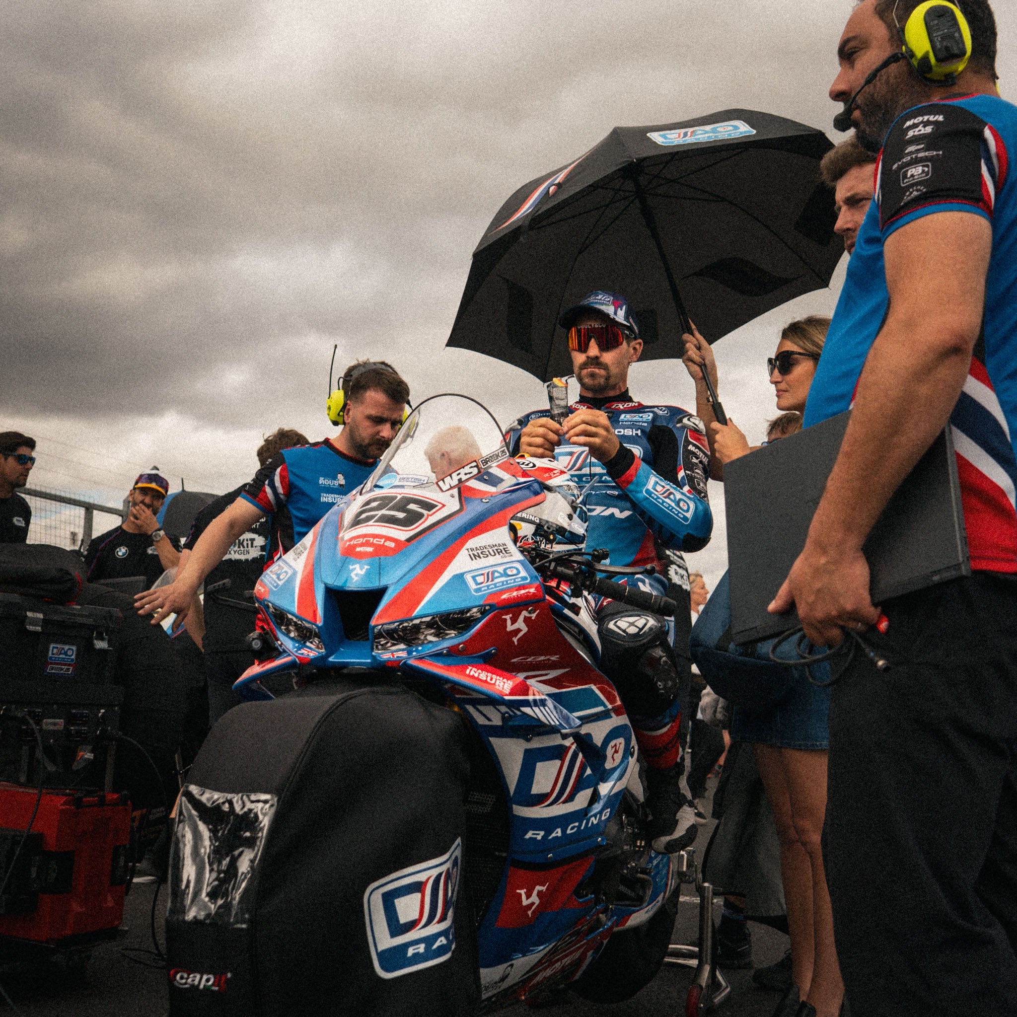 Uggly and Co Paddock Polarized Cycling Sunglasses with 2 Lenses