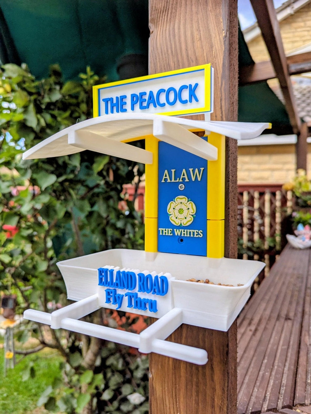 Chaddyverse Leeds United Bird Feeding Station – Elland Road Garden Decor