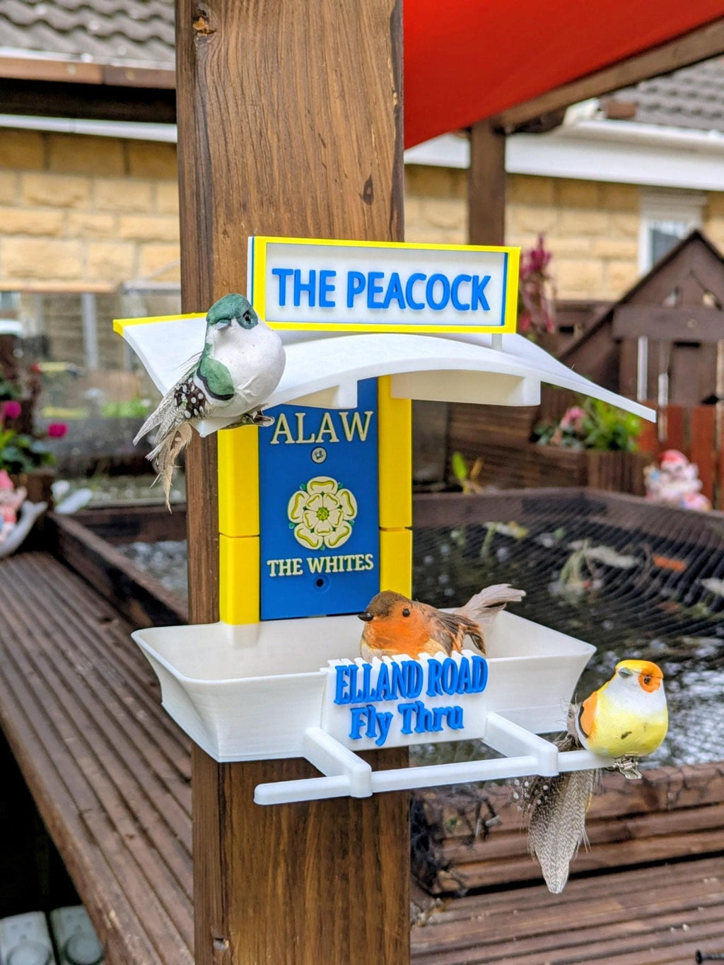 Chaddyverse Leeds United Bird Feeding Station – Elland Road Garden Decor