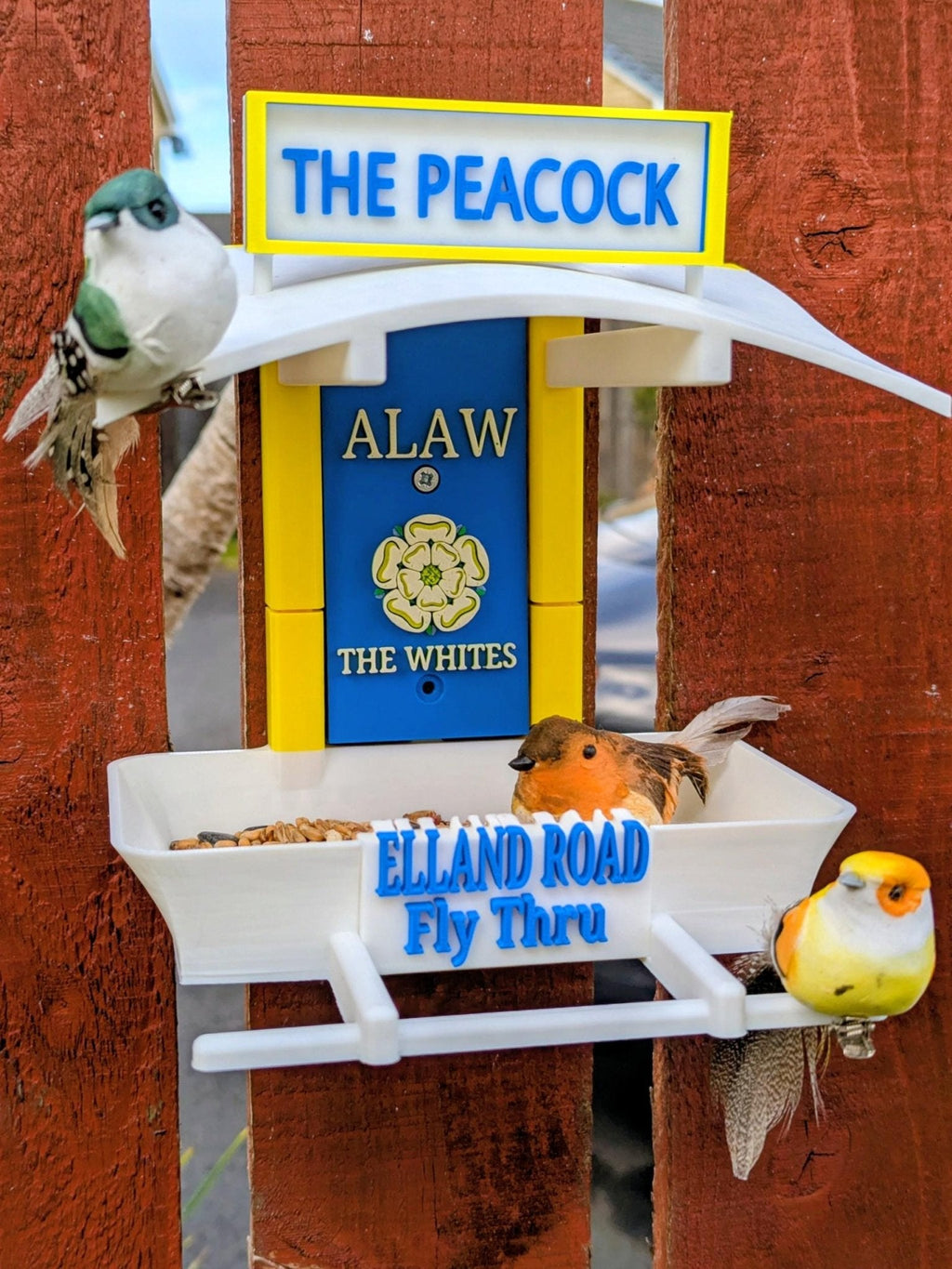 Chaddyverse Leeds United Bird Feeding Station – Elland Road Garden Decor