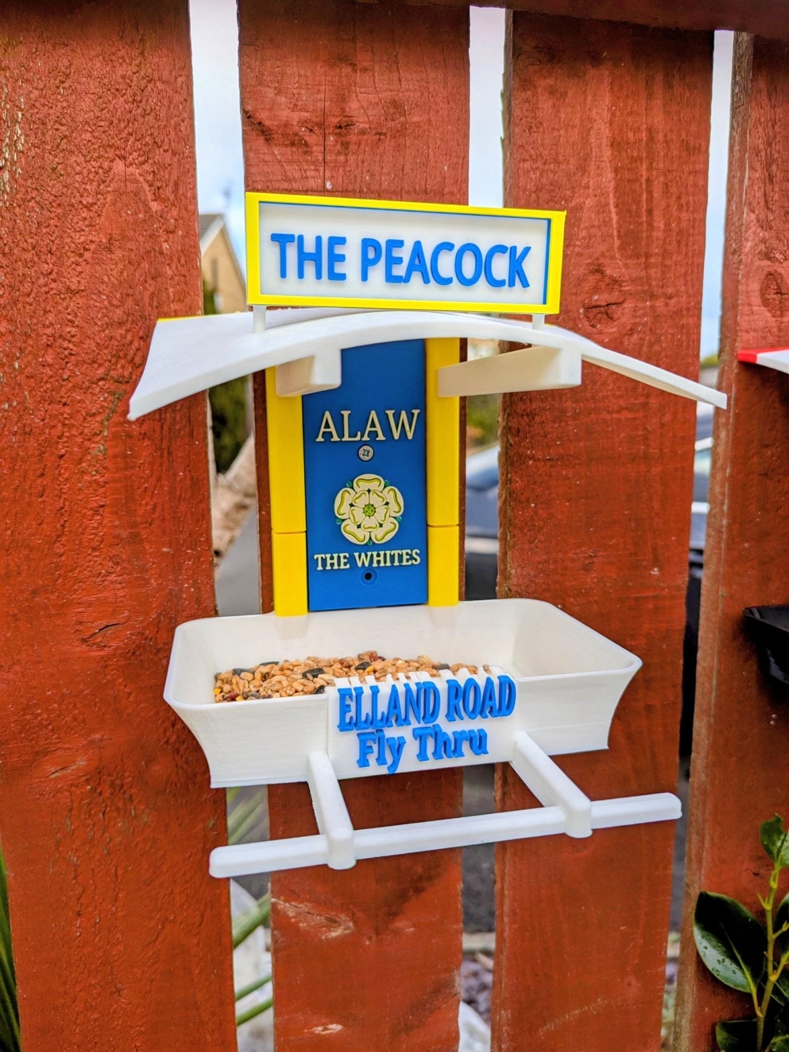 Chaddyverse Leeds United Bird Feeding Station – Elland Road Garden Decor