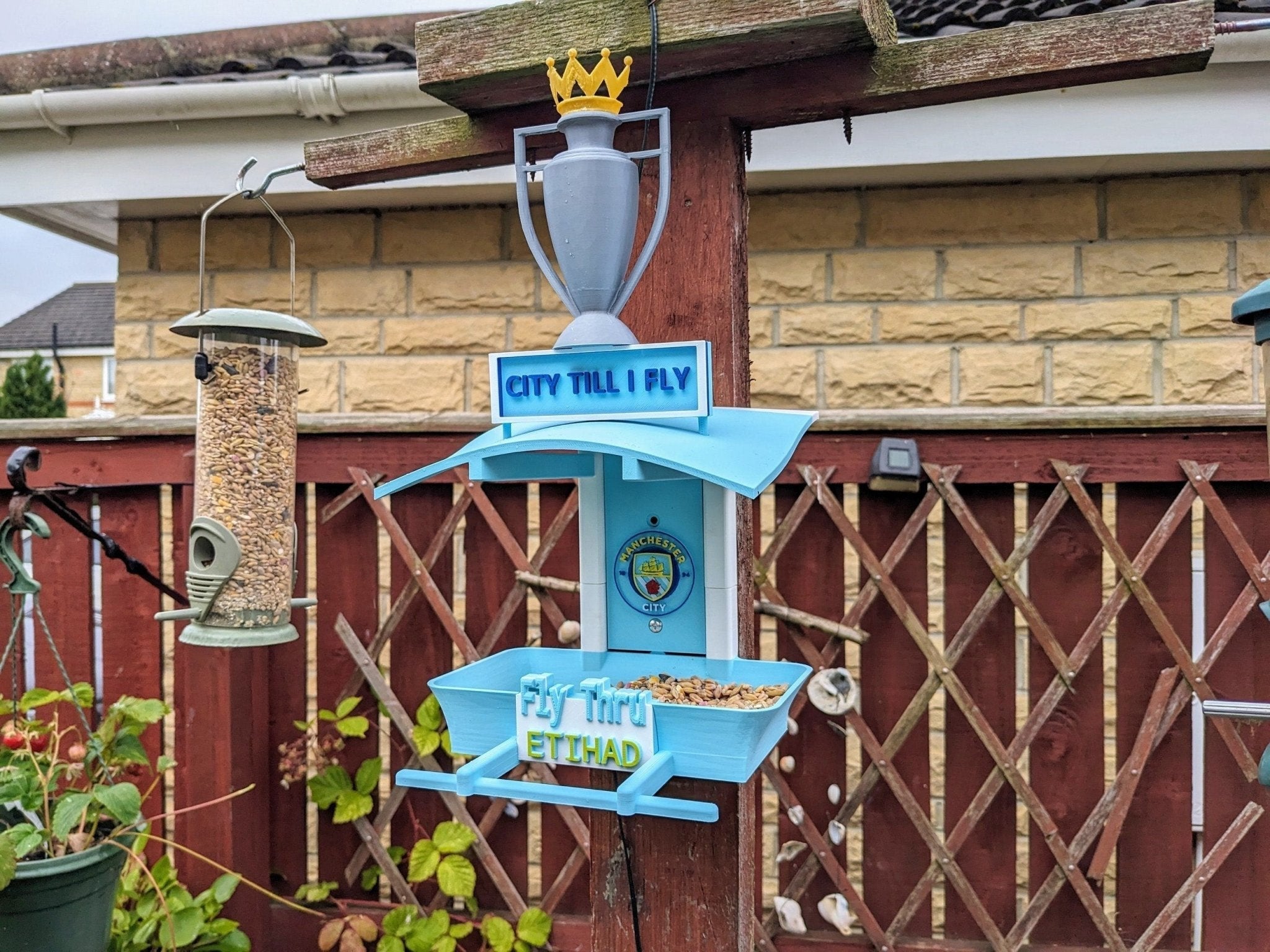 Manchester City Bird Feeder - Etihad Fly Thru Garden Seed Station