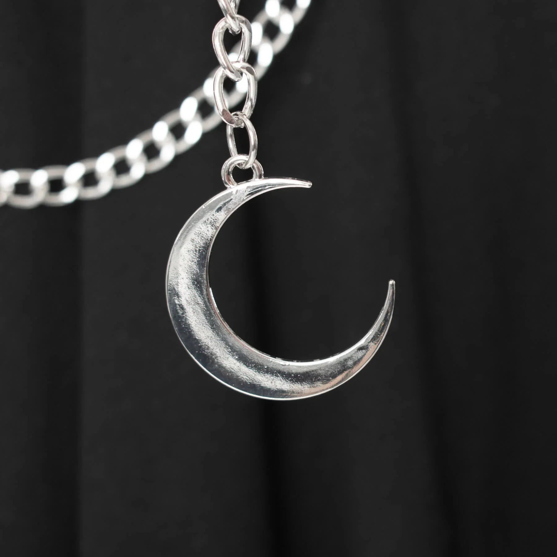 Heartless Moondusk Belt – Black Gothic Faux Leather Moon Chain Belt