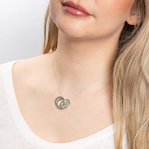 Gecko Jewellery – Triple Interlinked Circles Necklace in Sterling Silver