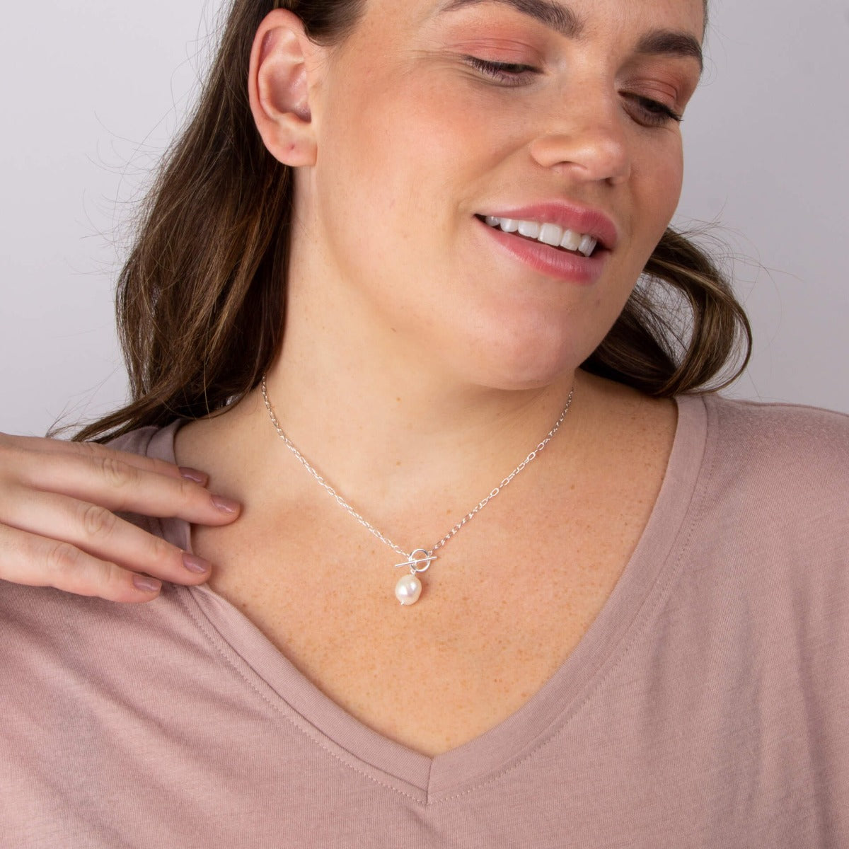 Gecko Jewellery T-Bar Chain Necklace with White Pearl in Sterling Silver