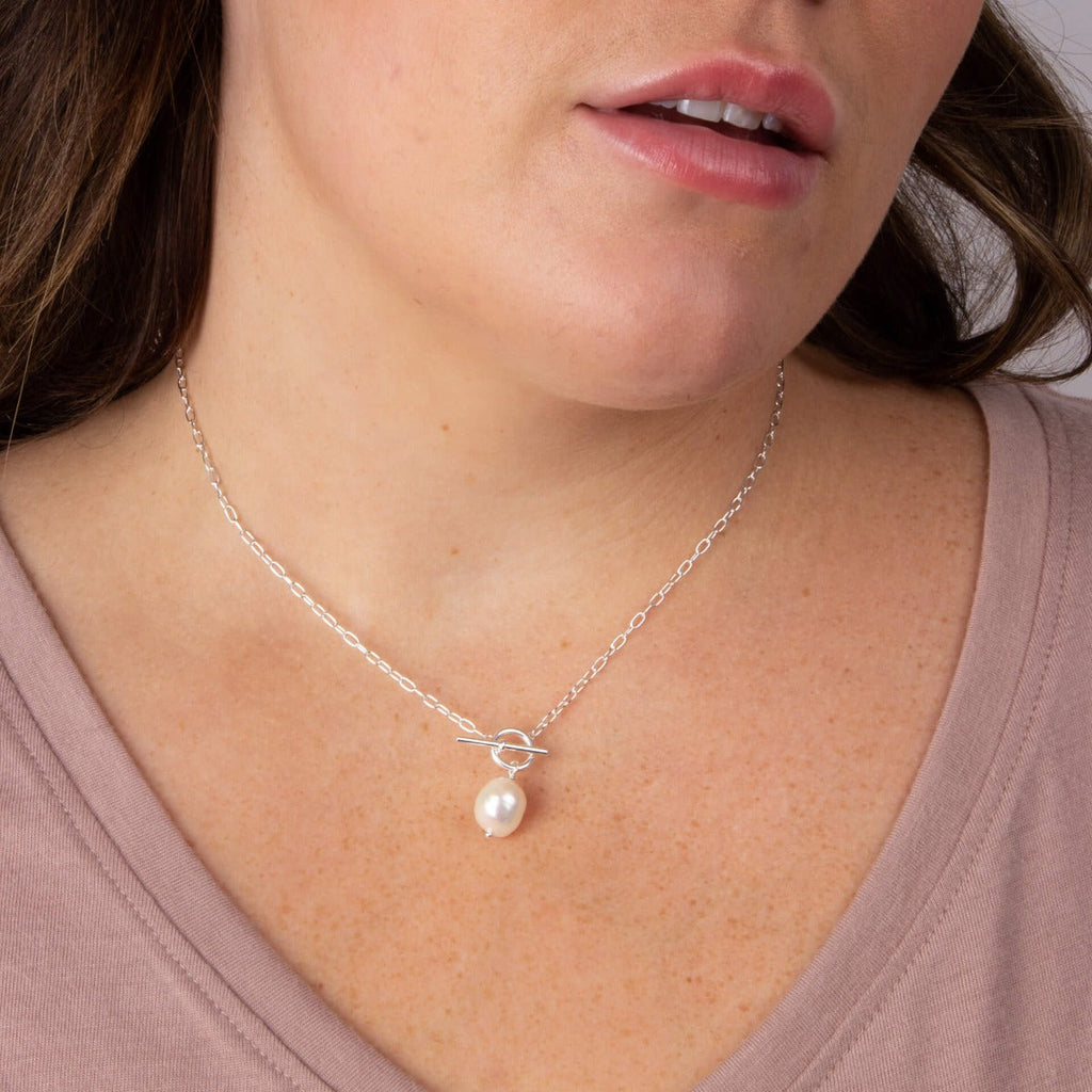 Gecko Jewellery T-Bar Chain Necklace with White Pearl in Sterling Silver