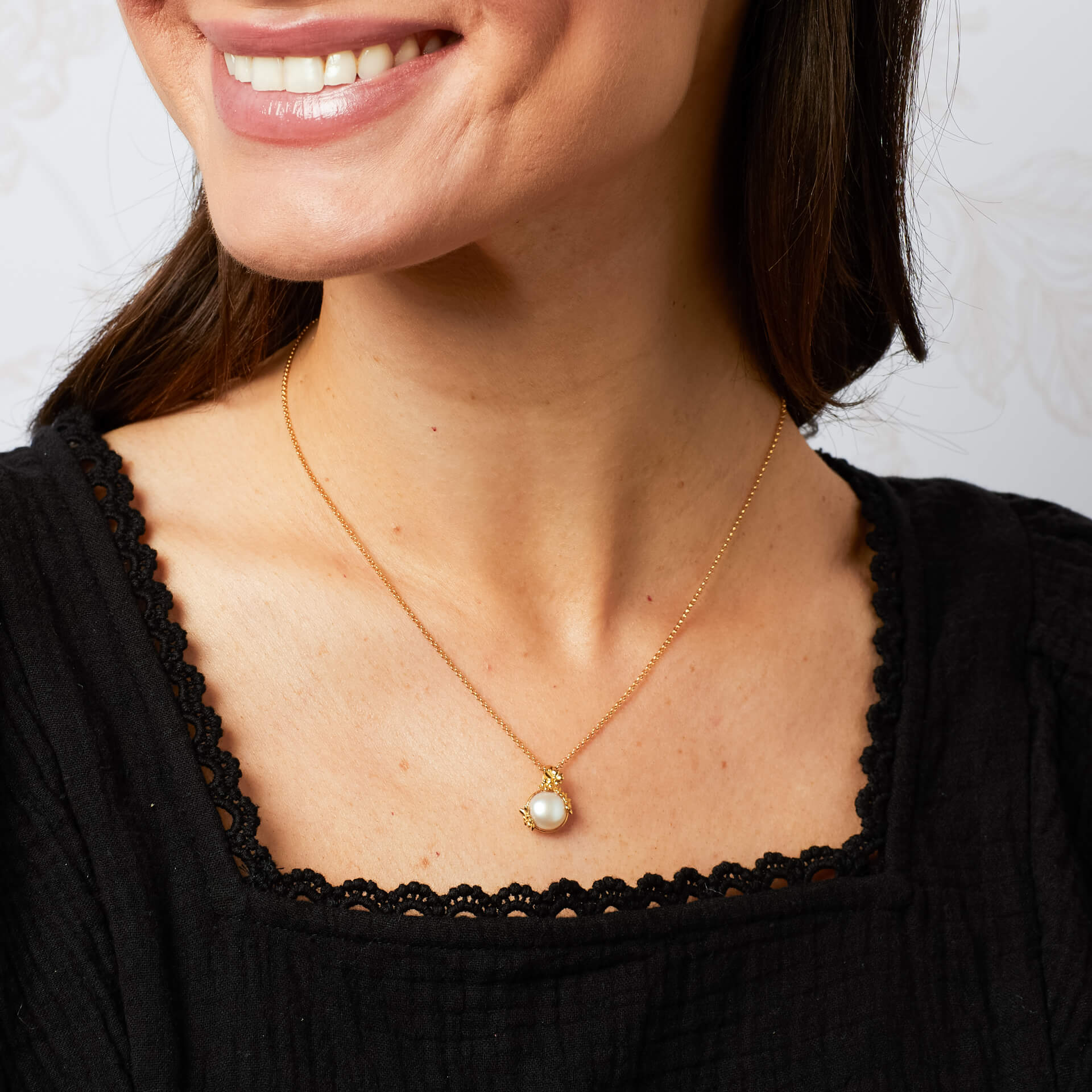 Gecko Jewellery Ickleford Tulips Gold Plated Freshwater Pearl Necklace
